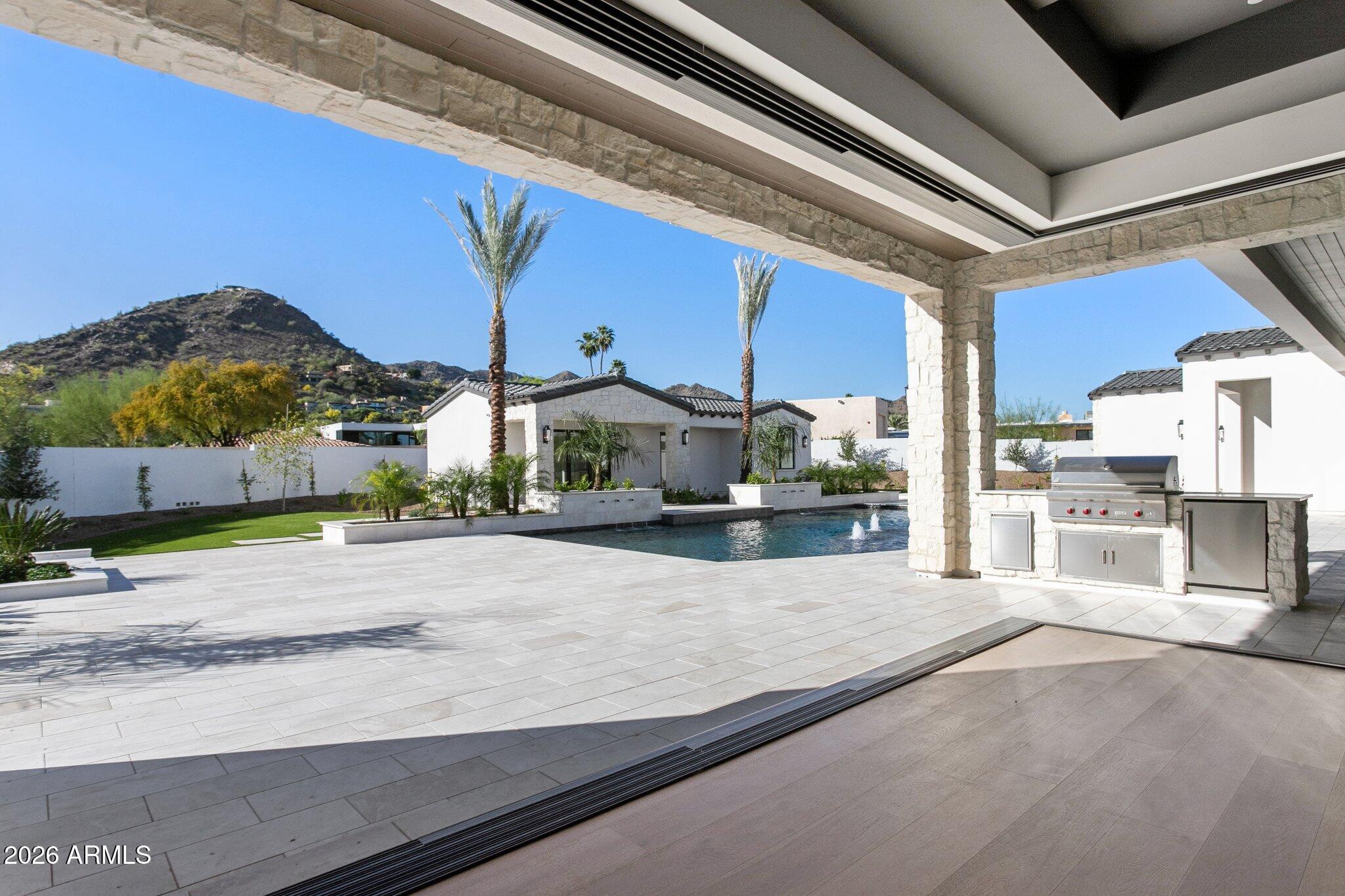 6610 N MOUNTAIN VIEW Drive