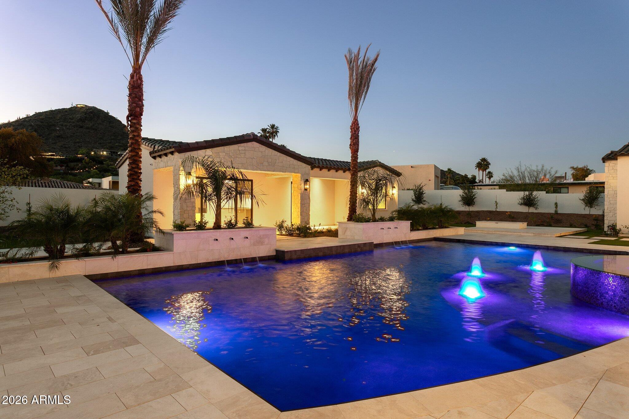 6610 N MOUNTAIN VIEW Drive