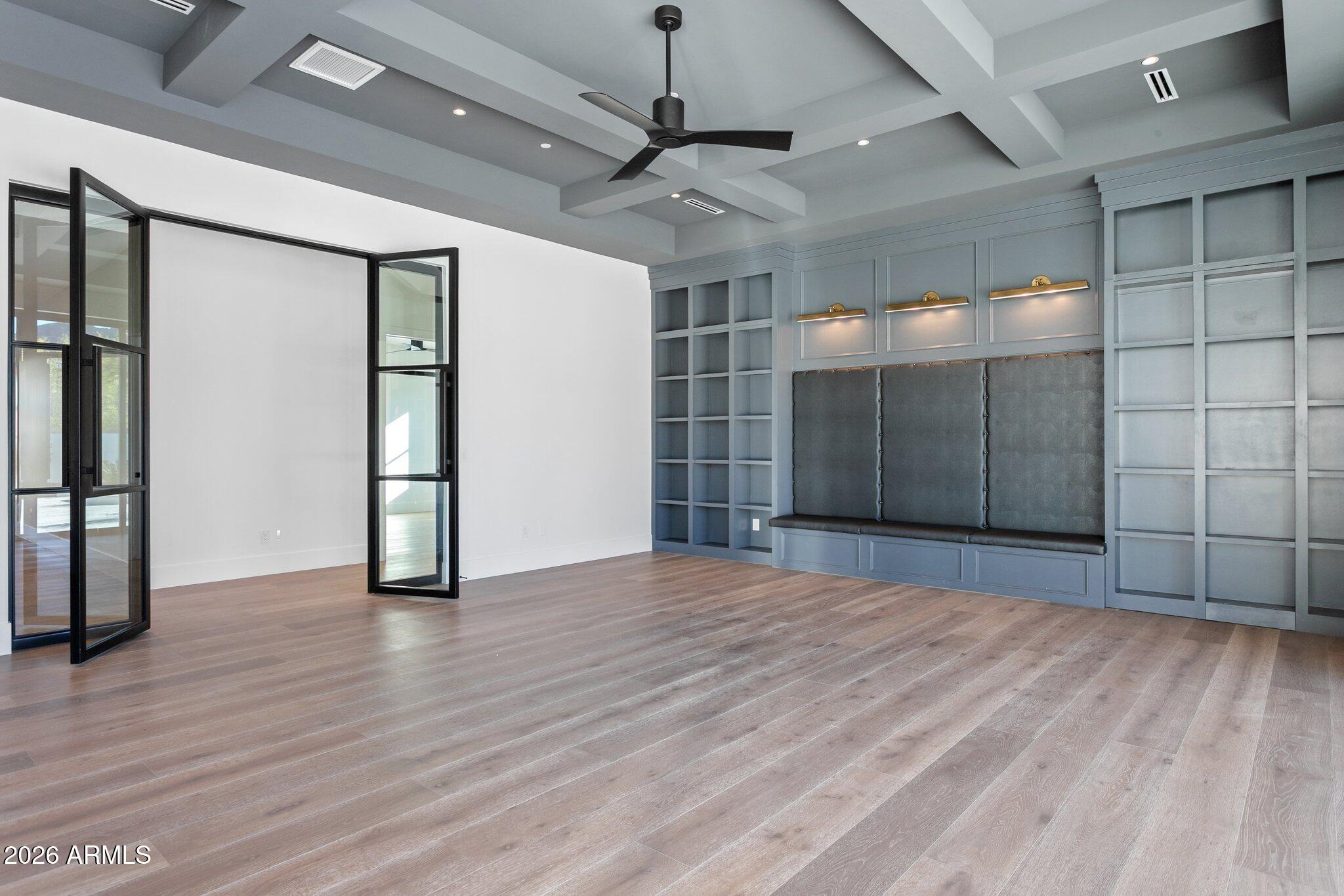 6610 N MOUNTAIN VIEW Drive