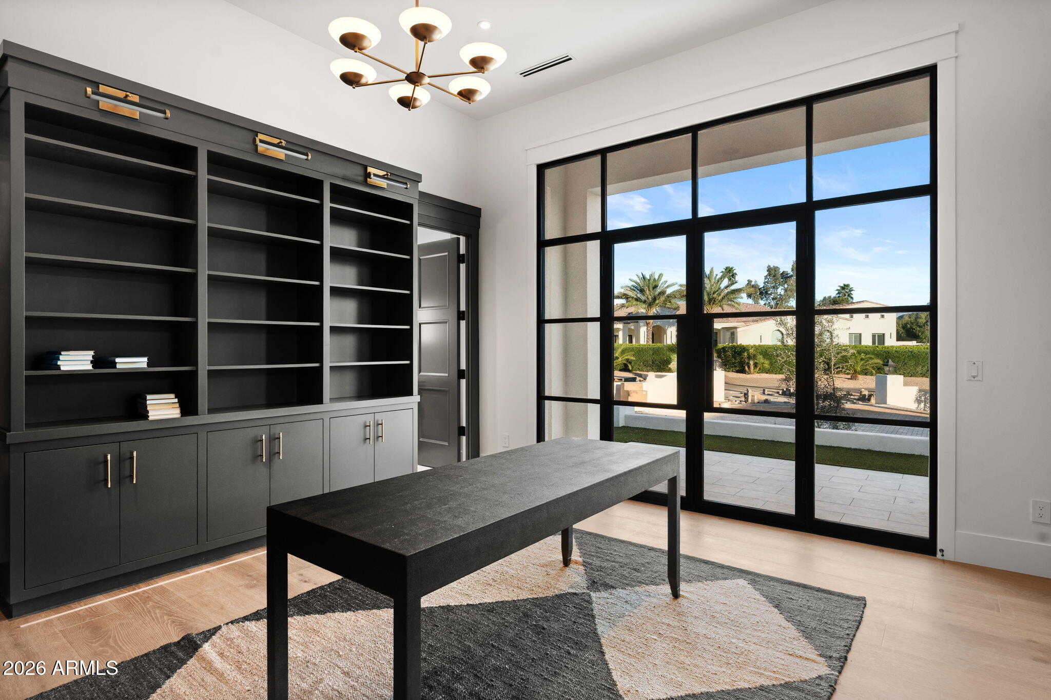 6610 N MOUNTAIN VIEW Drive