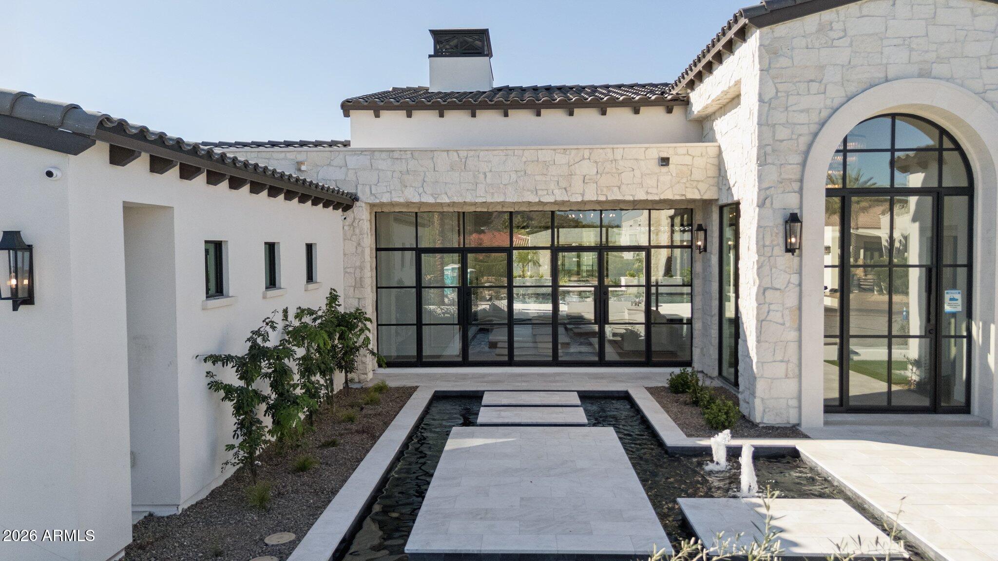 6610 N MOUNTAIN VIEW Drive