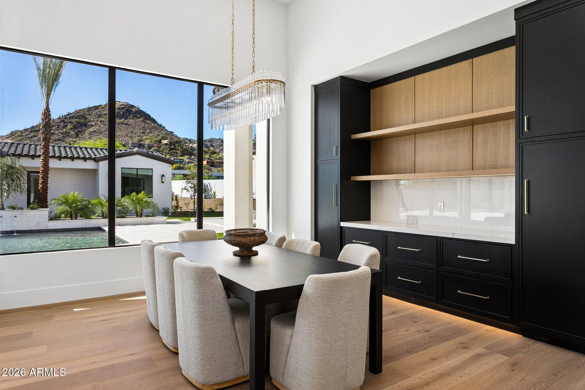 6610 N MOUNTAIN VIEW Drive