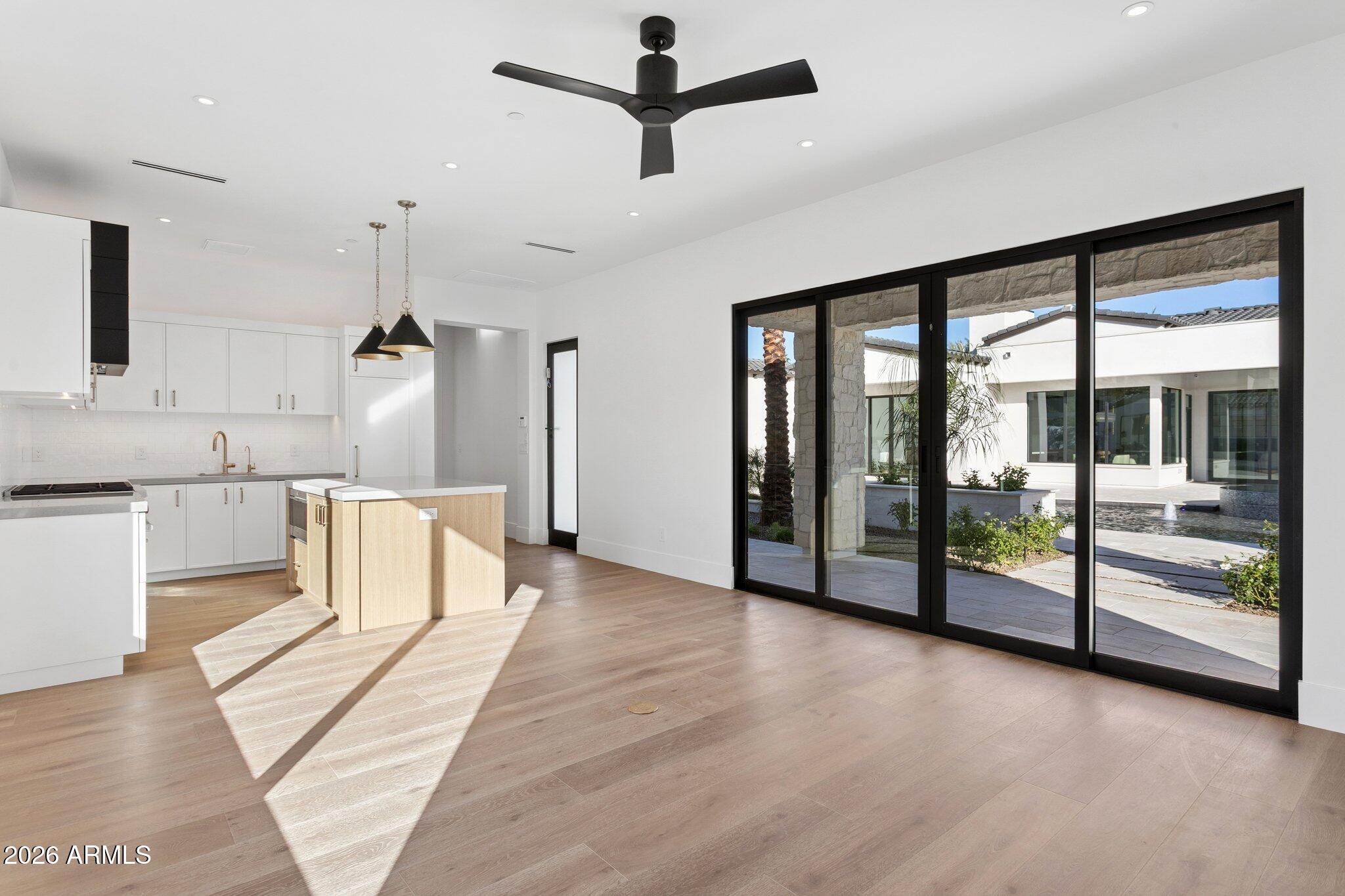 6610 N MOUNTAIN VIEW Drive