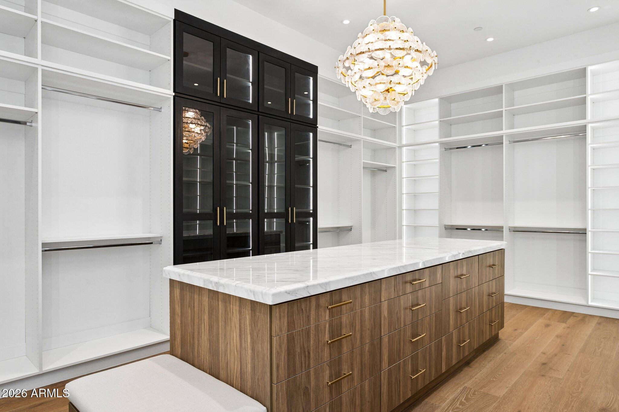 6610 N MOUNTAIN VIEW Drive