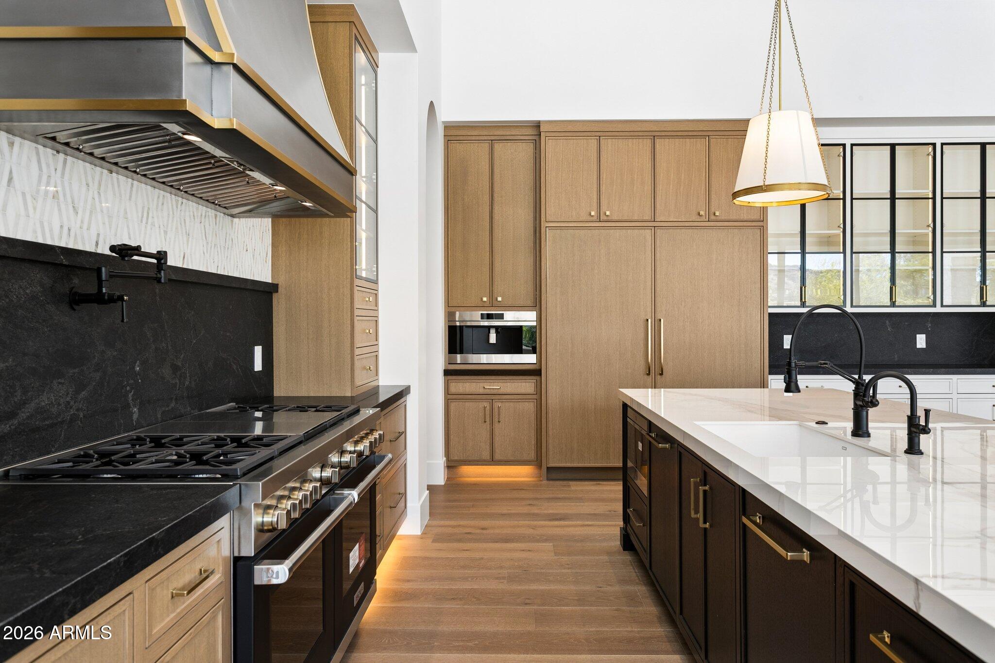 6610 N MOUNTAIN VIEW Drive