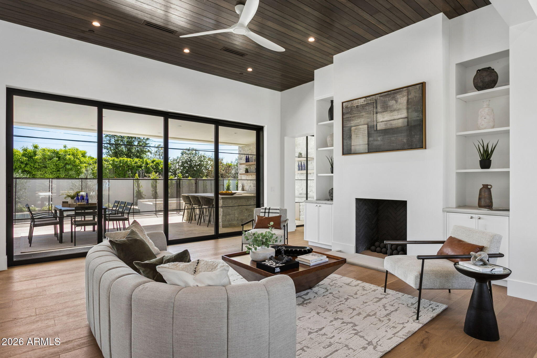 5935 E CALLE TUBERIA