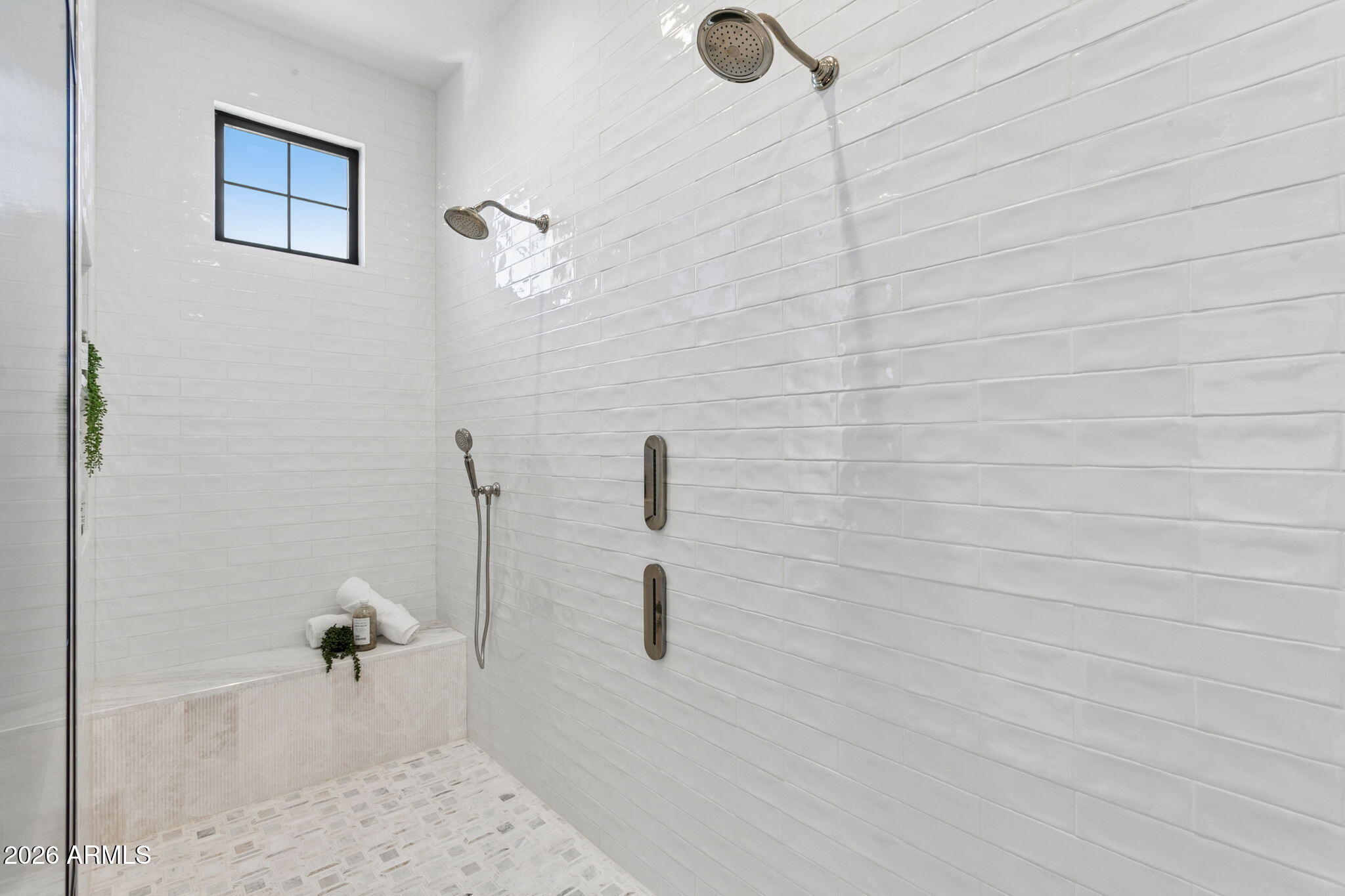 5935 E CALLE TUBERIA