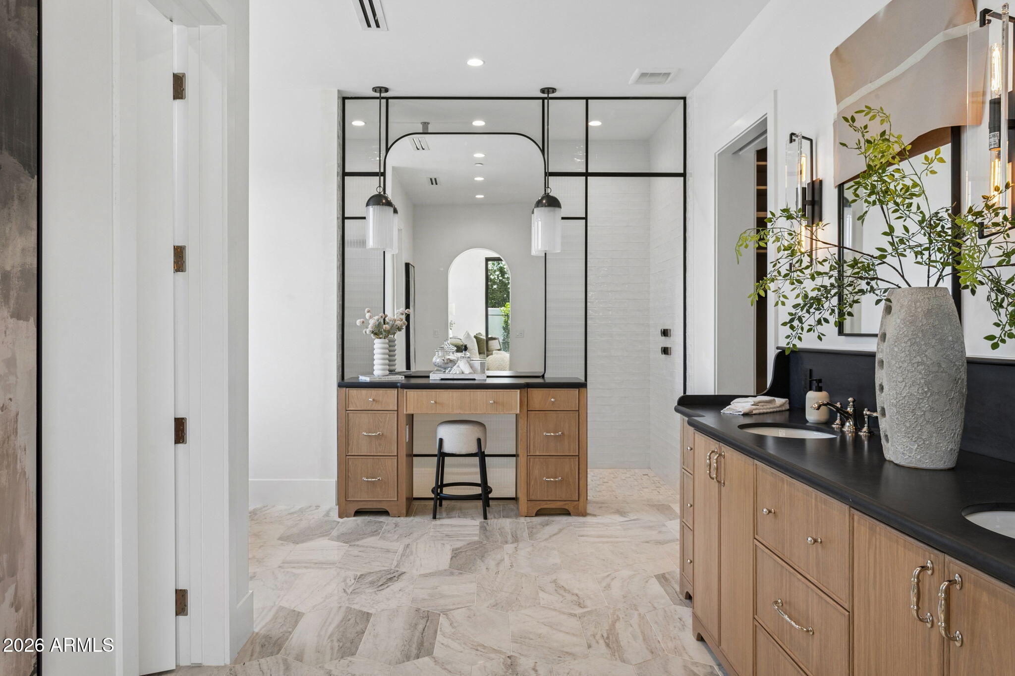 5935 E CALLE TUBERIA