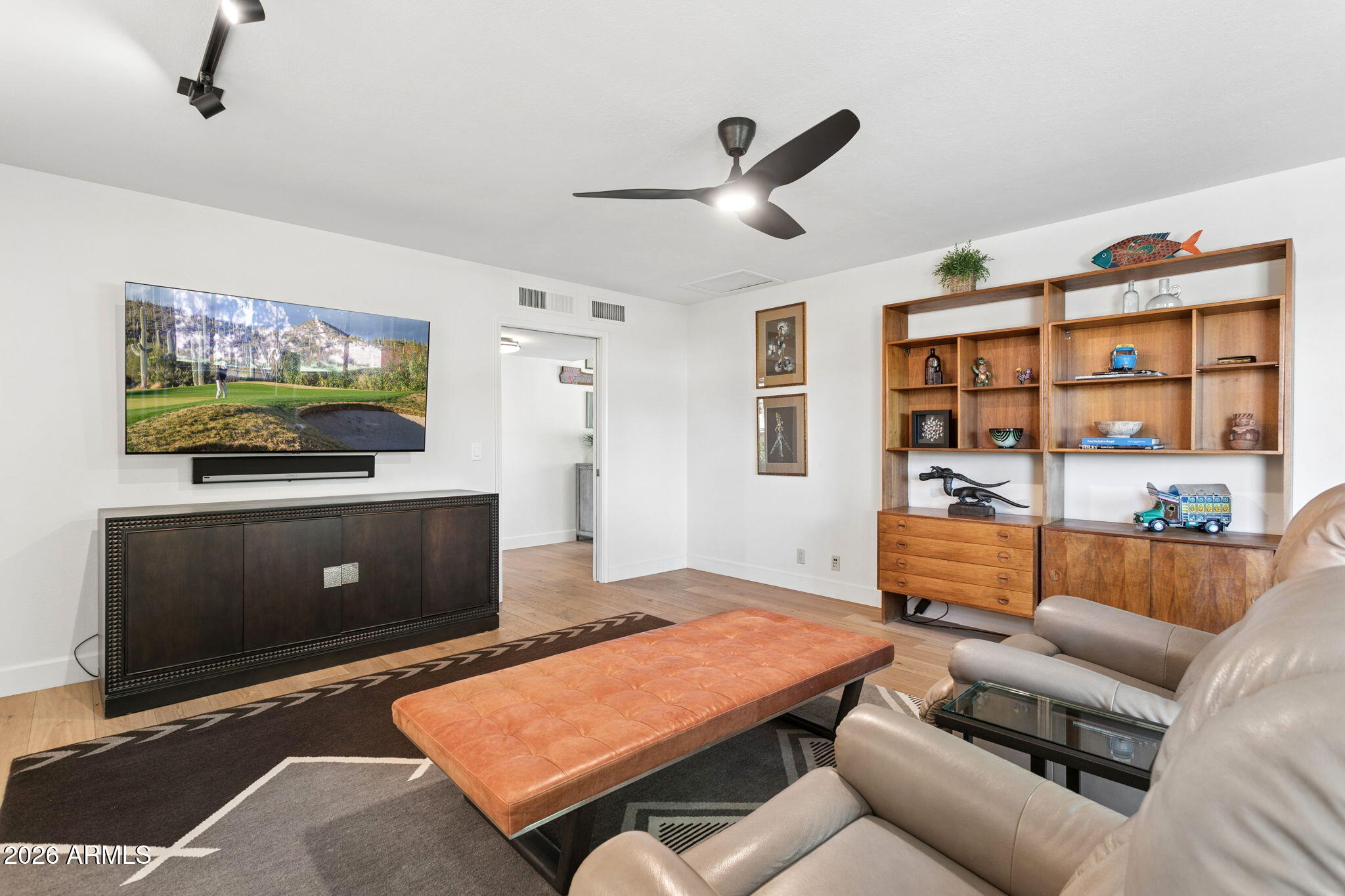 2140 E SOLANO Drive
