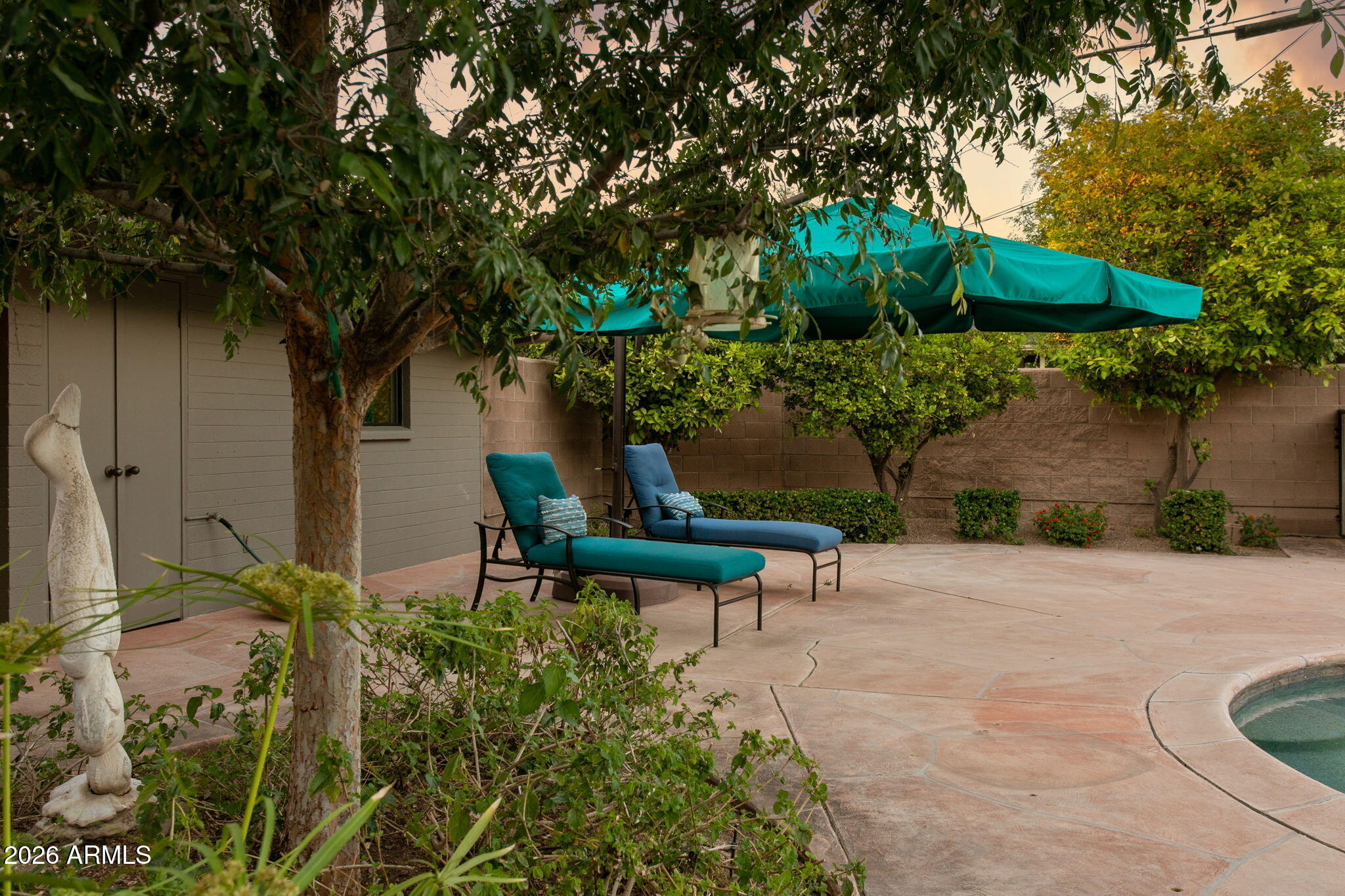 2140 E SOLANO Drive