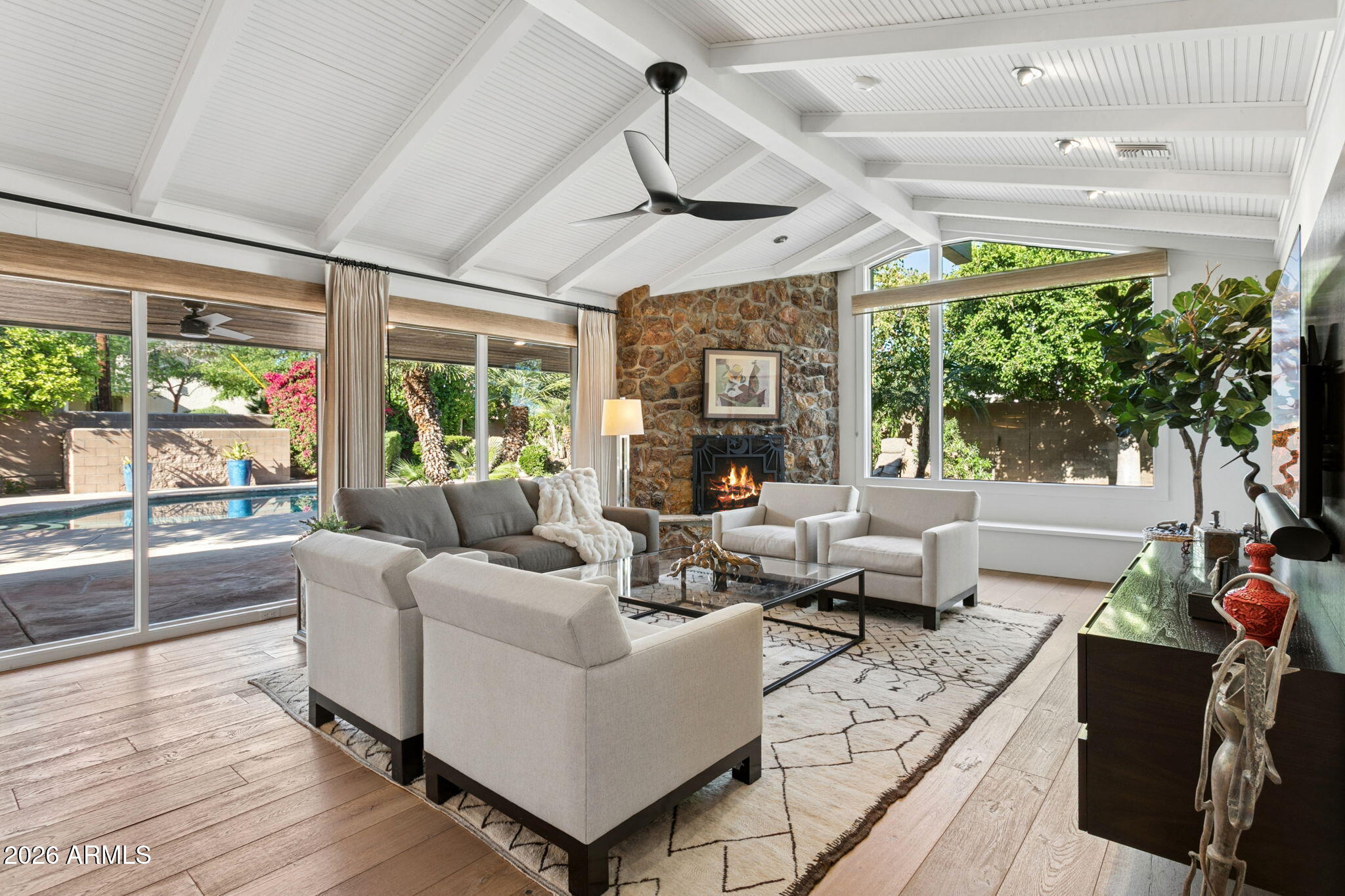 2140 E SOLANO Drive