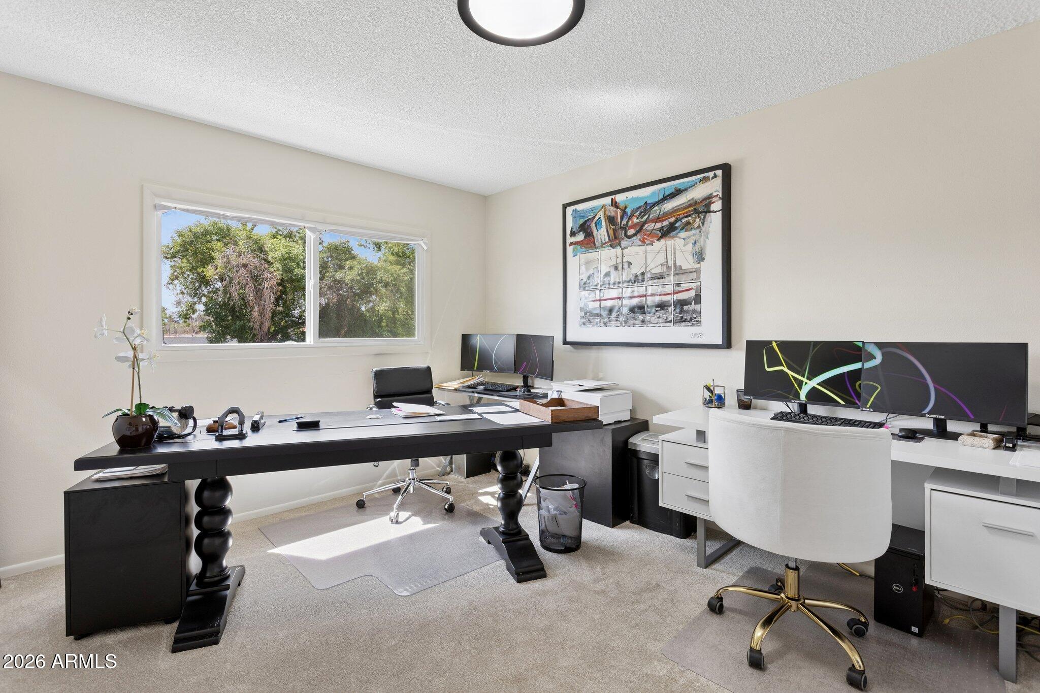 2818 E CLARENDON Avenue