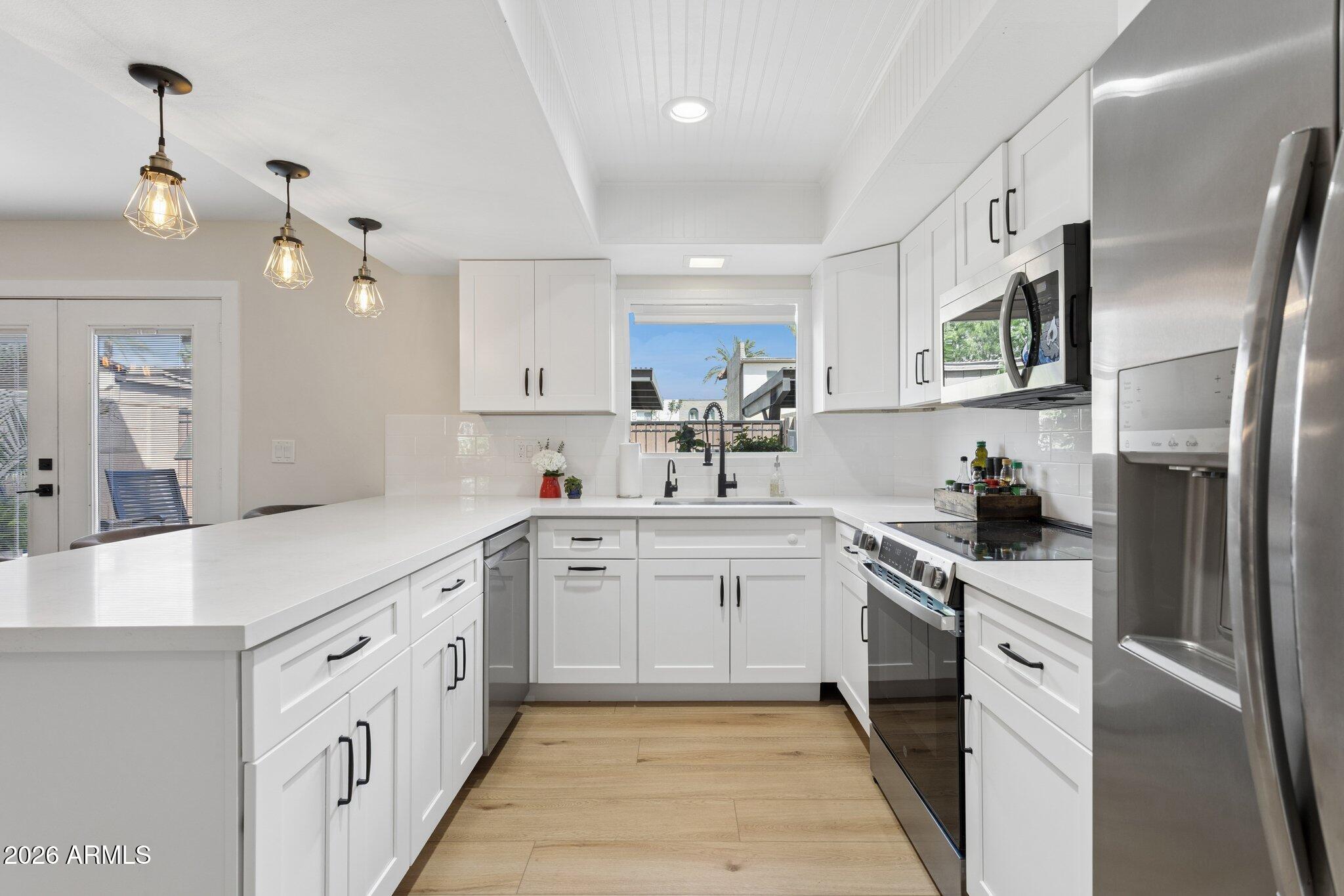 2818 E CLARENDON Avenue