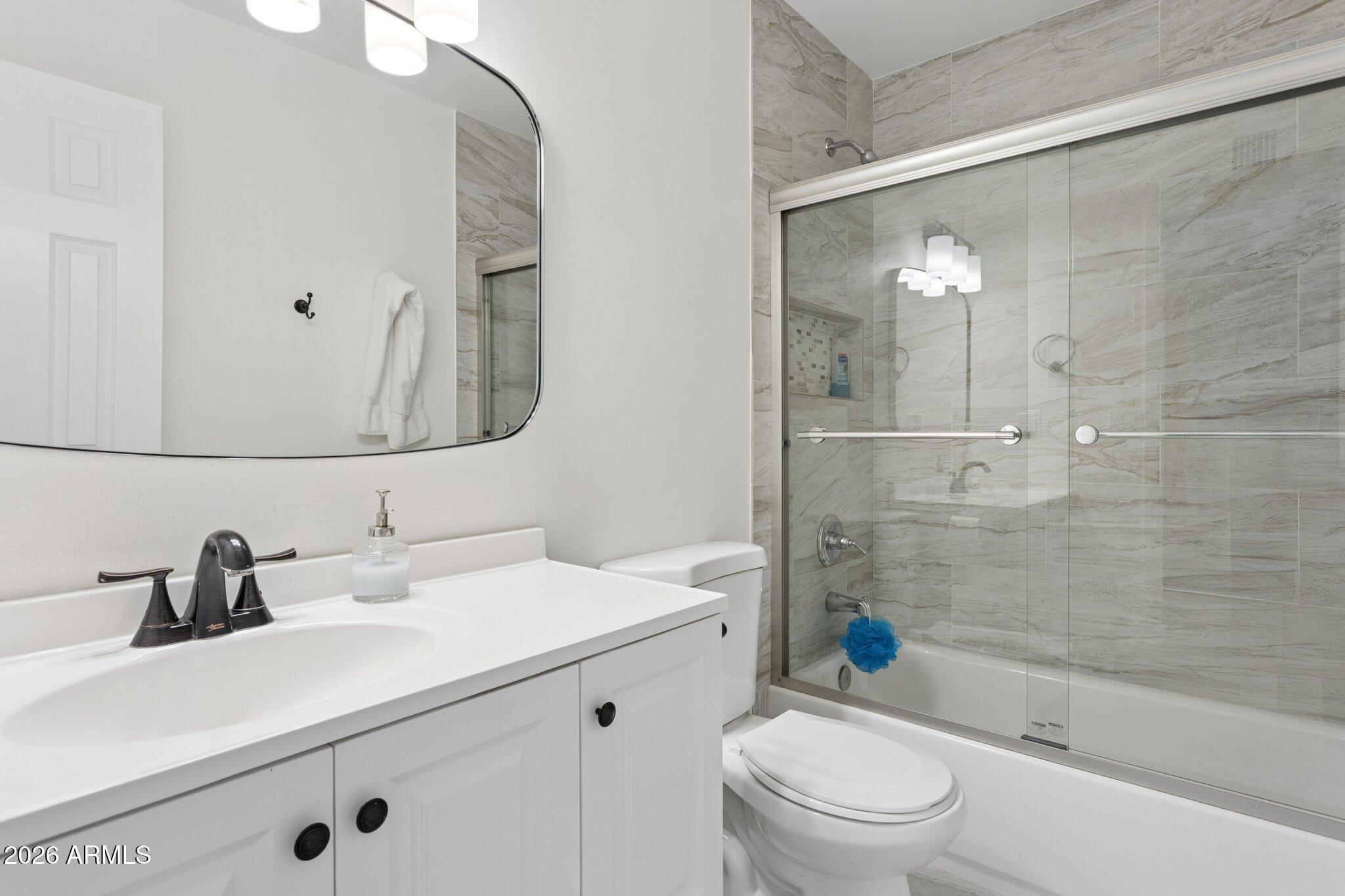 2818 E CLARENDON Avenue