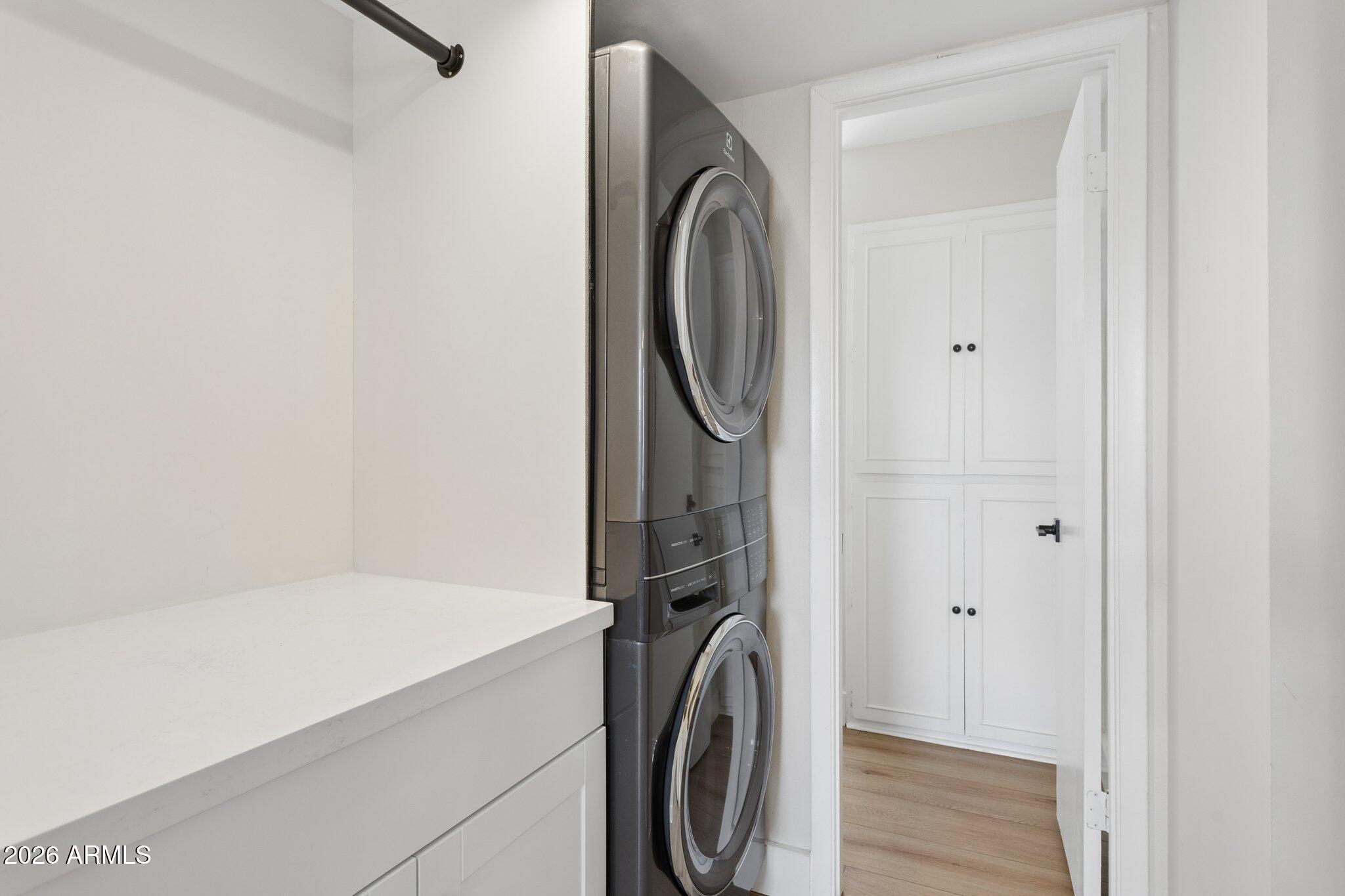 2818 E CLARENDON Avenue