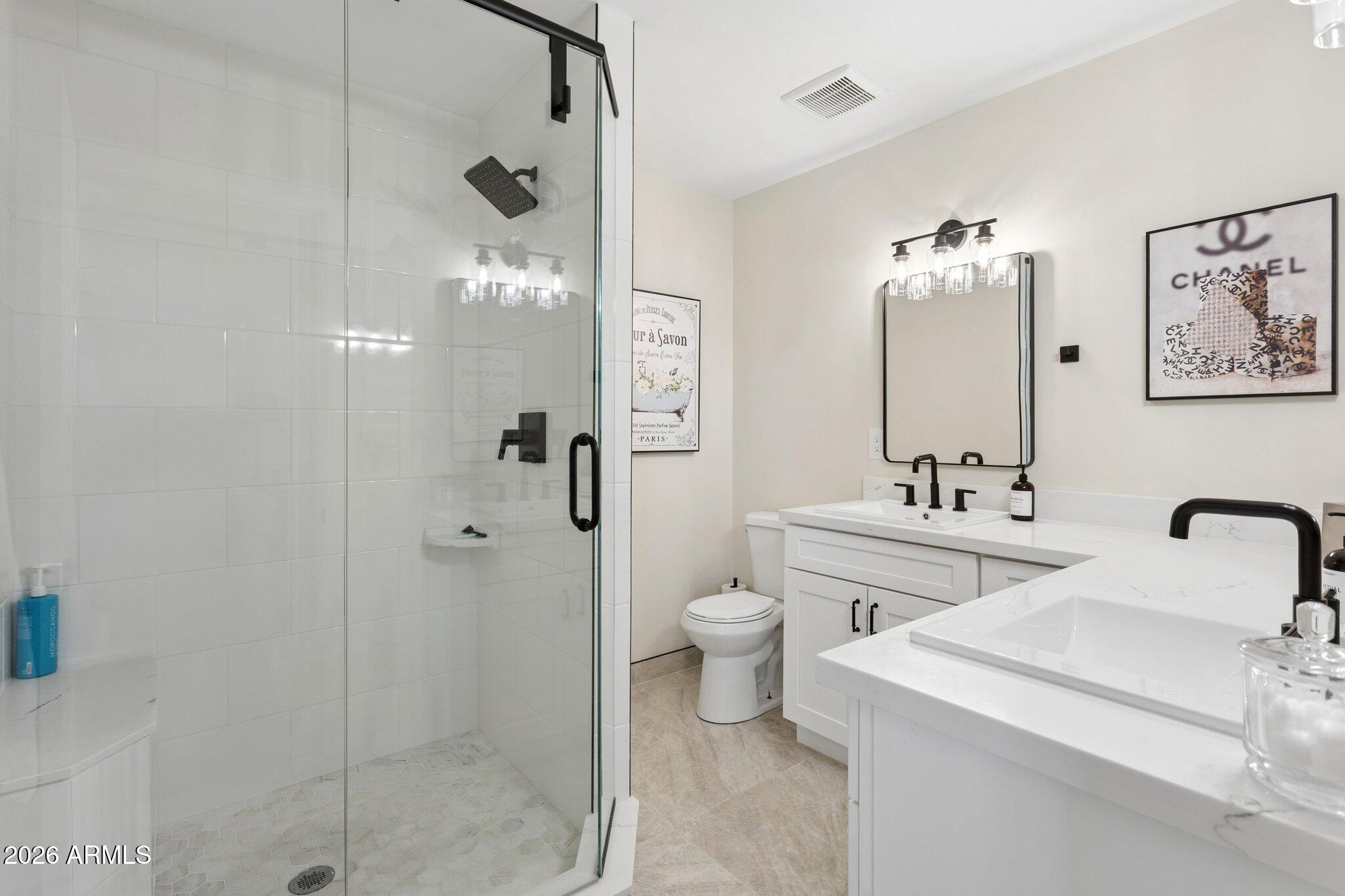 2818 E CLARENDON Avenue