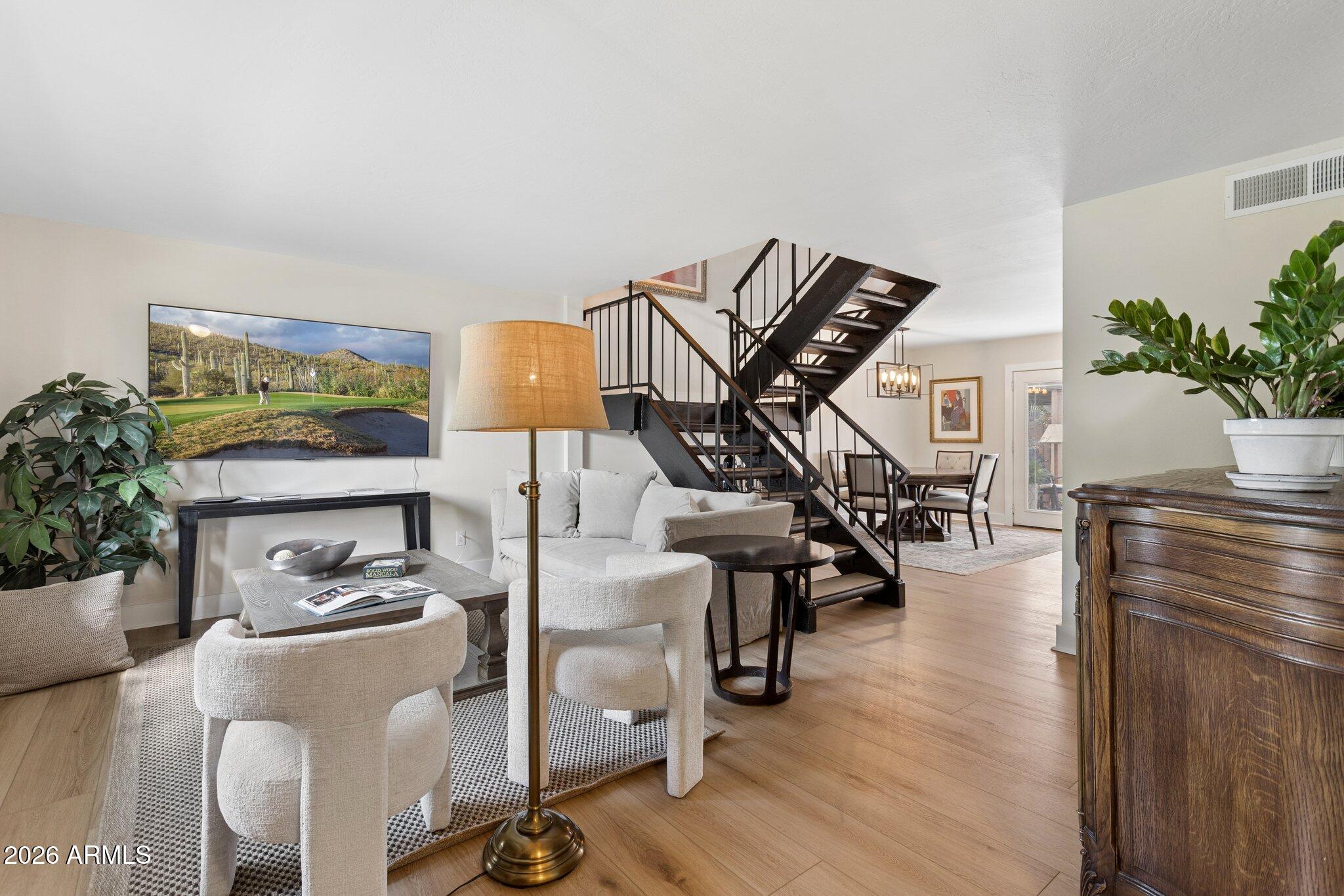 2818 E CLARENDON Avenue