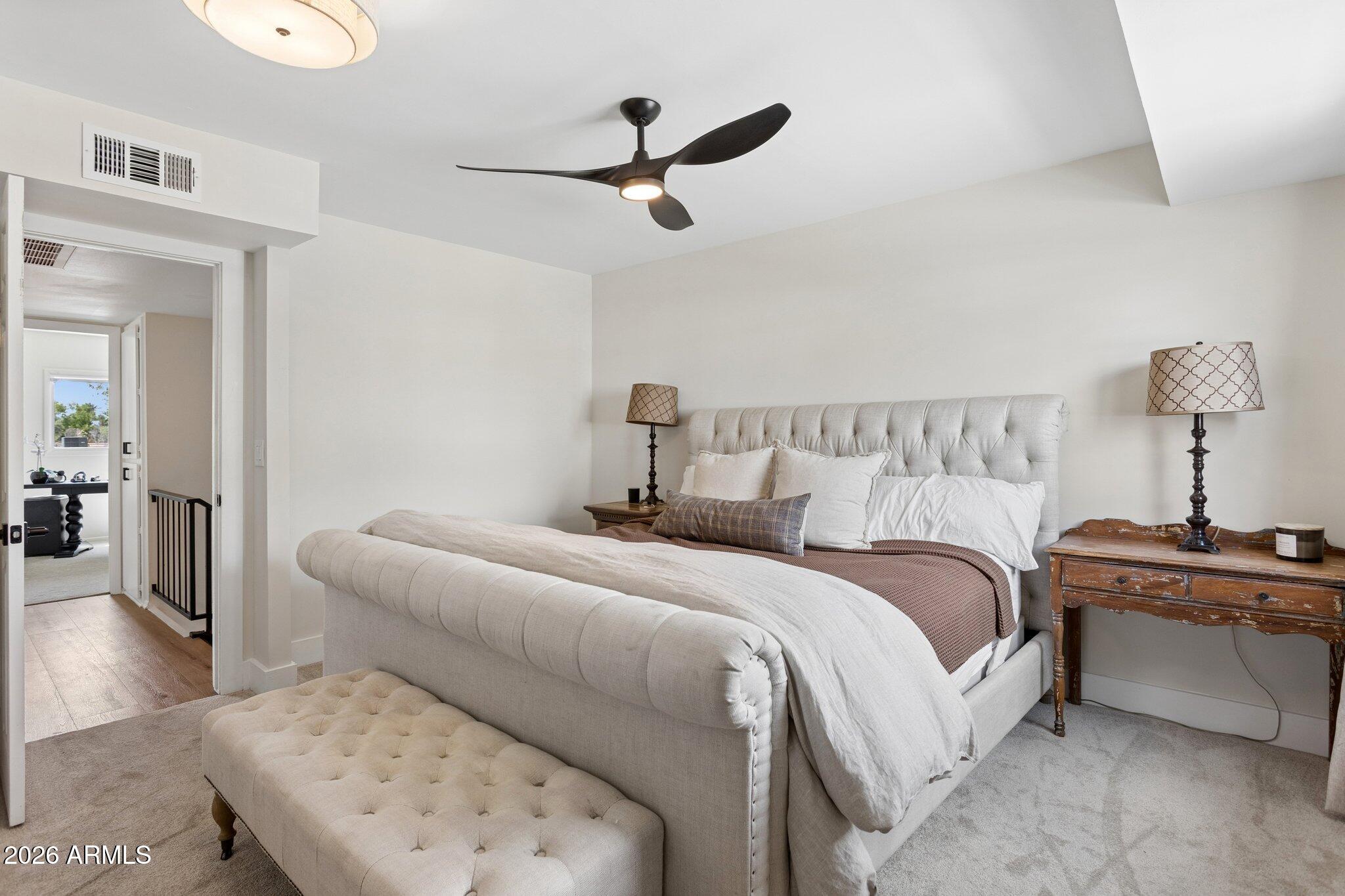 2818 E CLARENDON Avenue