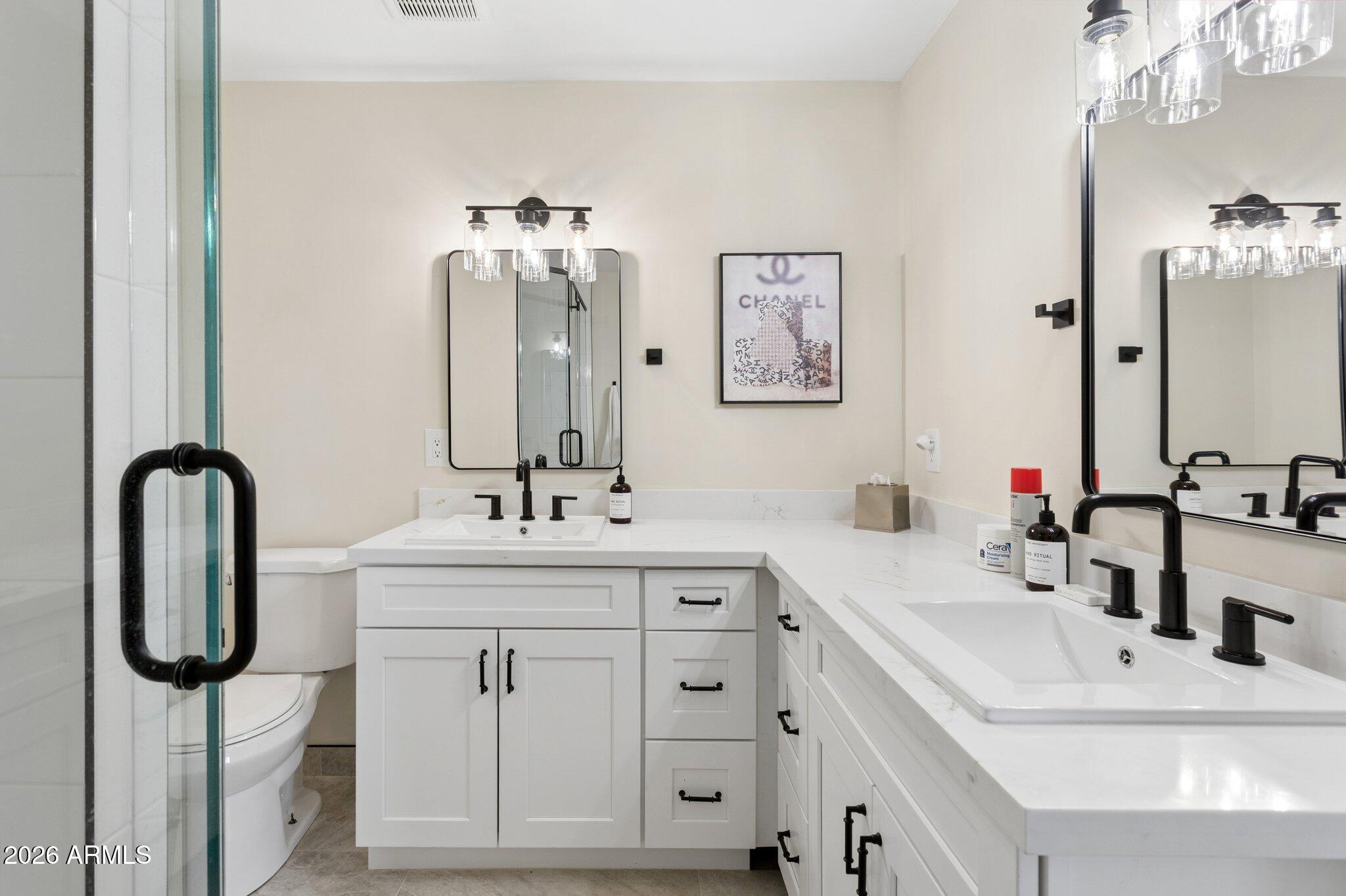 2818 E CLARENDON Avenue