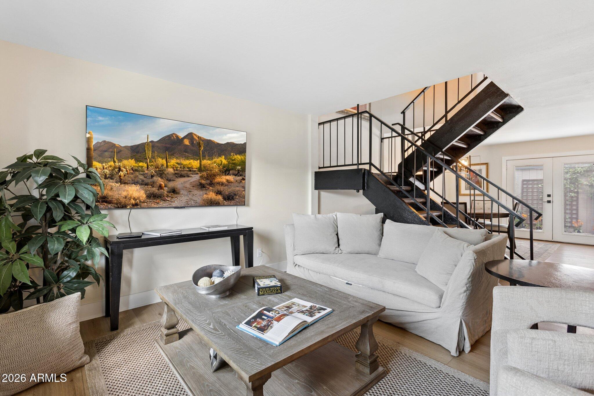 2818 E CLARENDON Avenue