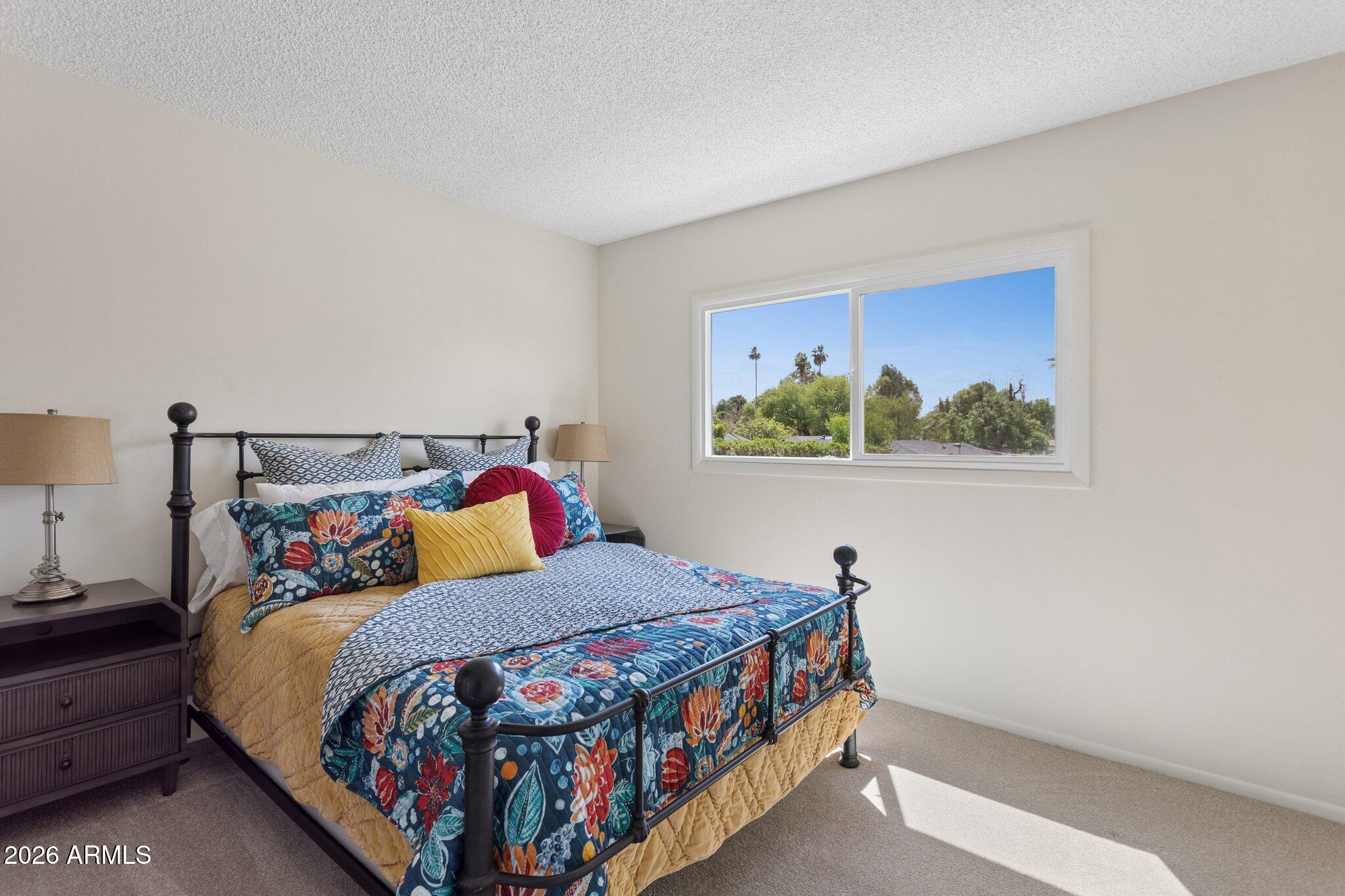 2818 E CLARENDON Avenue