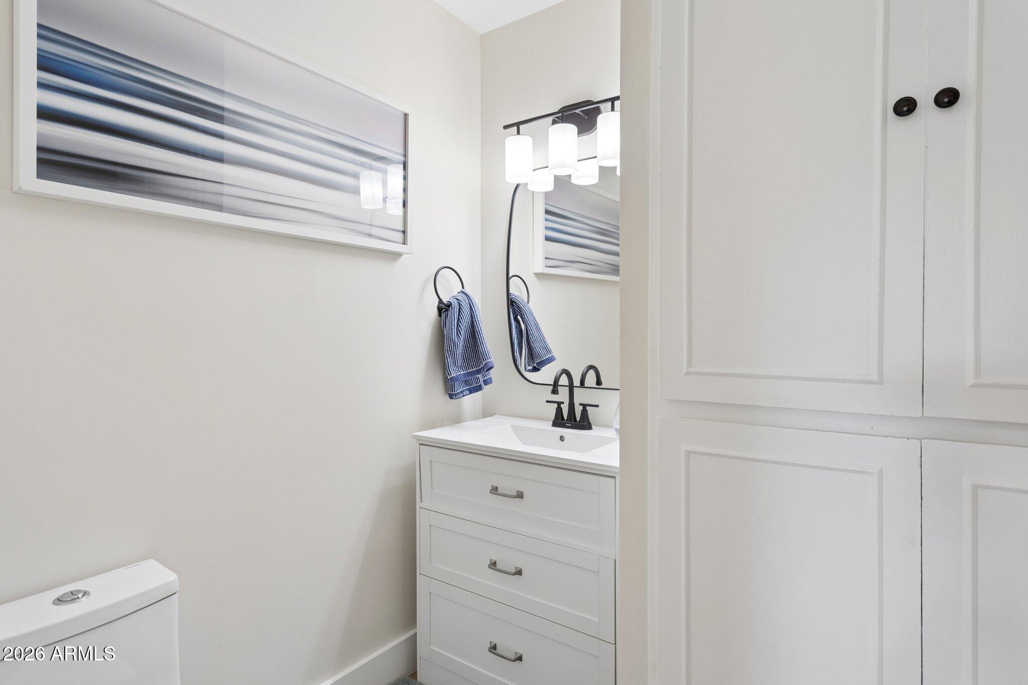 2818 E CLARENDON Avenue