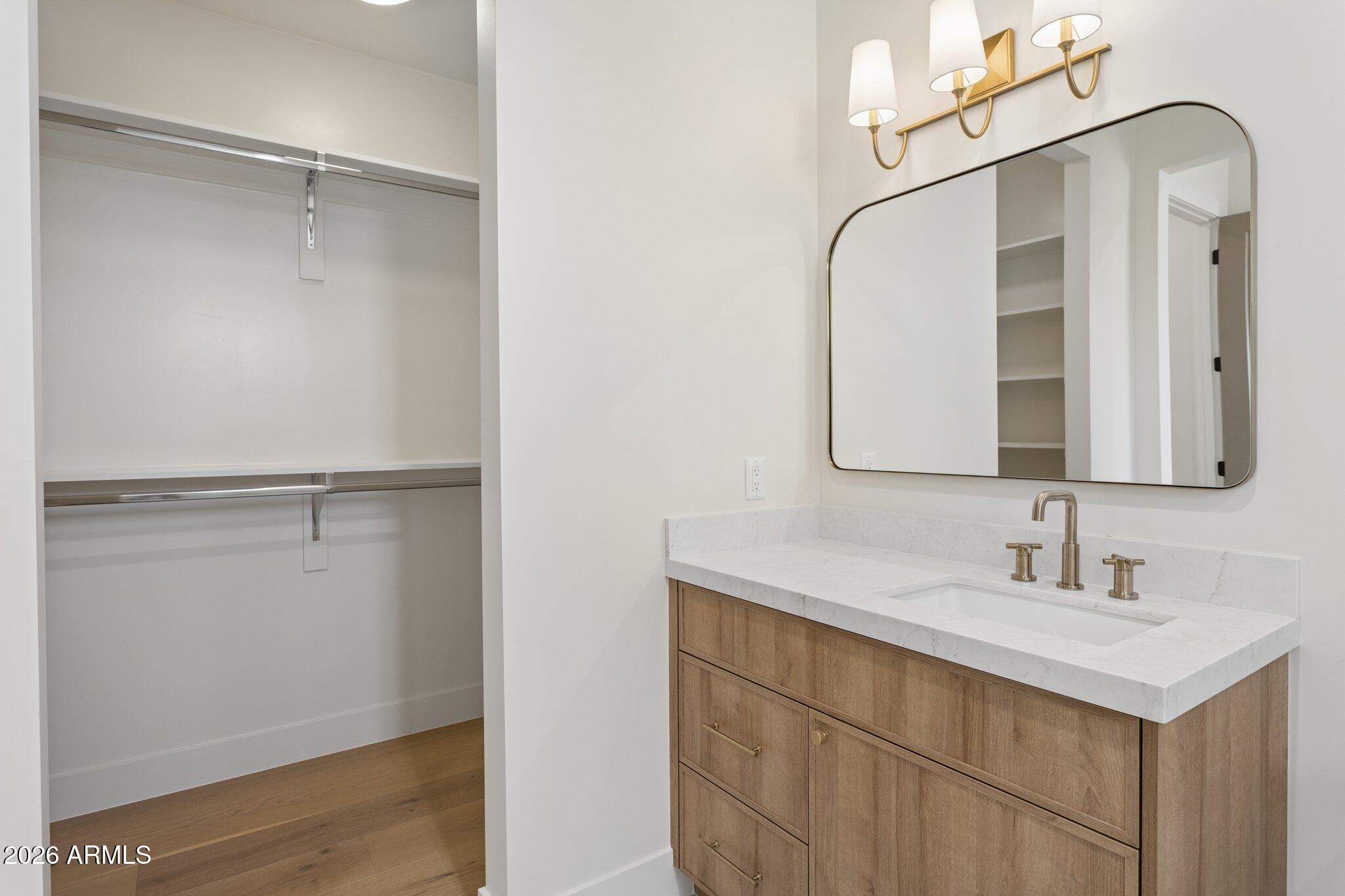 4206 E WHITTON Avenue