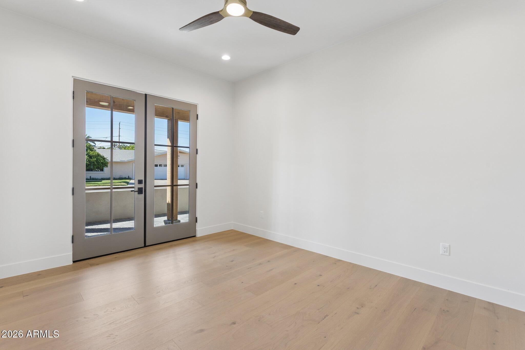 4206 E WHITTON Avenue