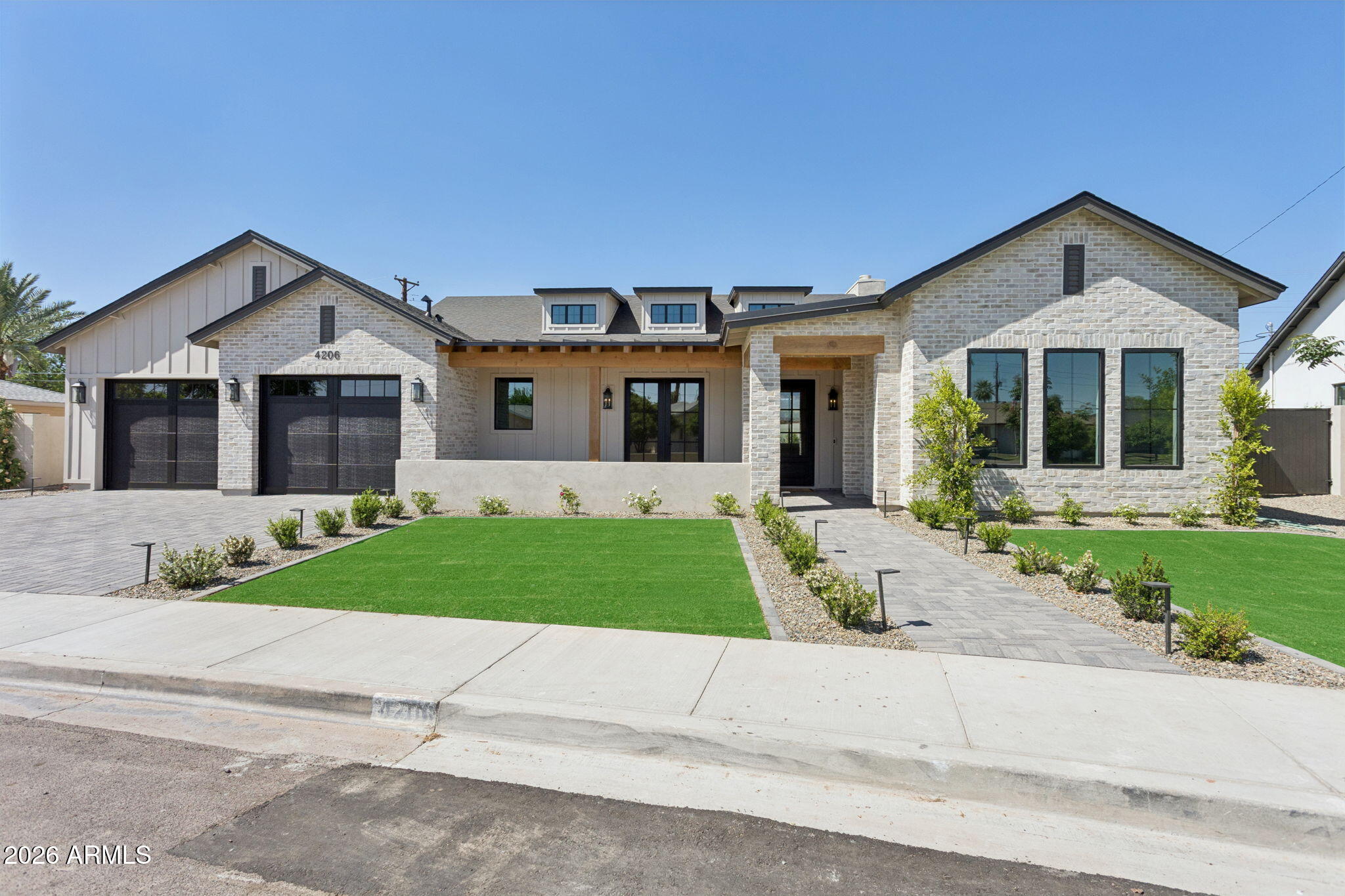 4206 E WHITTON Avenue