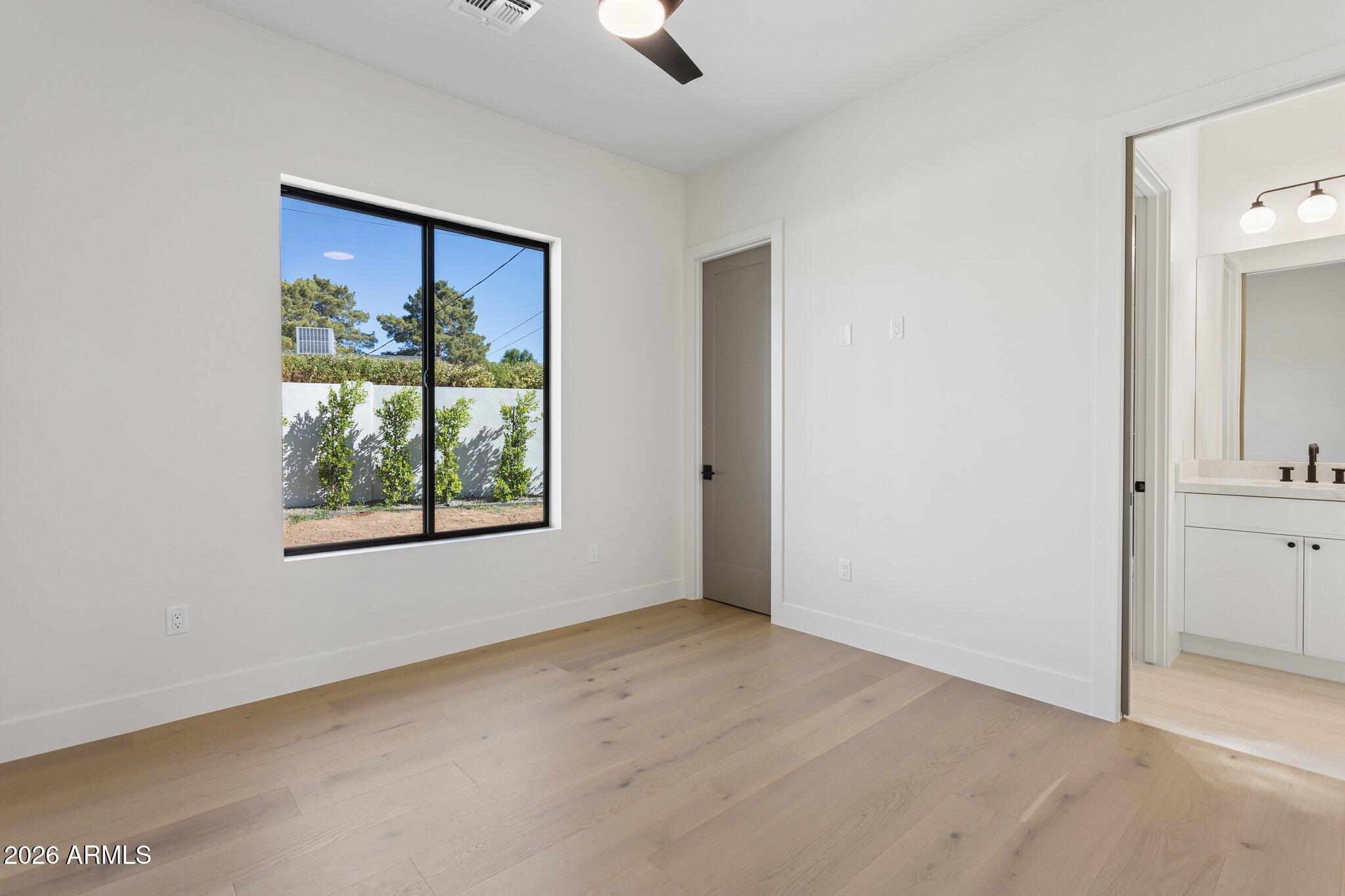 4206 E WHITTON Avenue