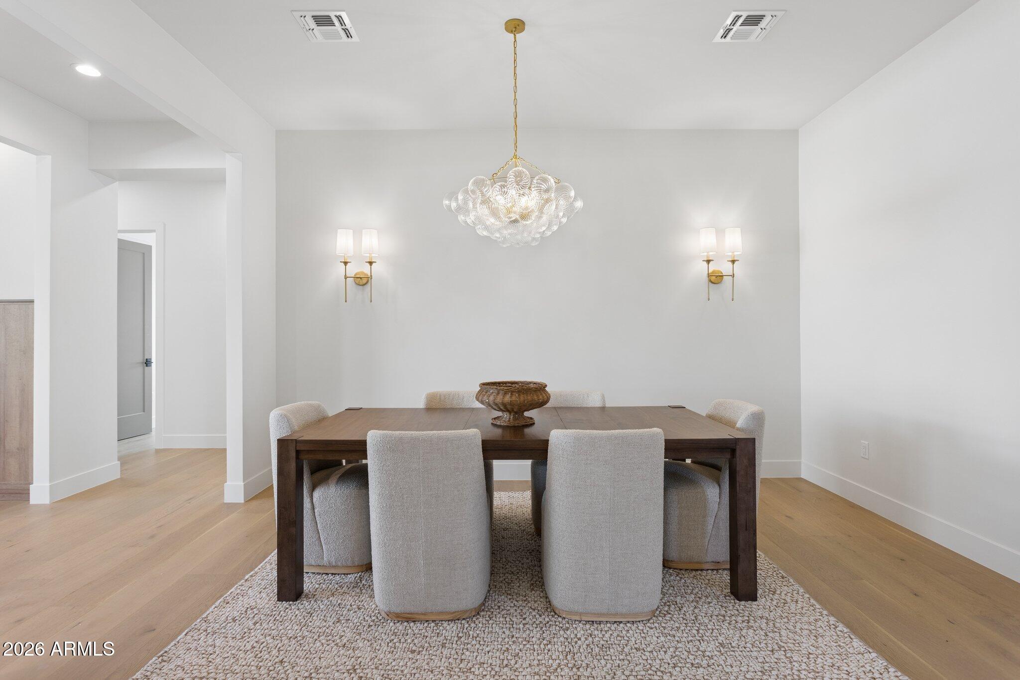 4206 E WHITTON Avenue