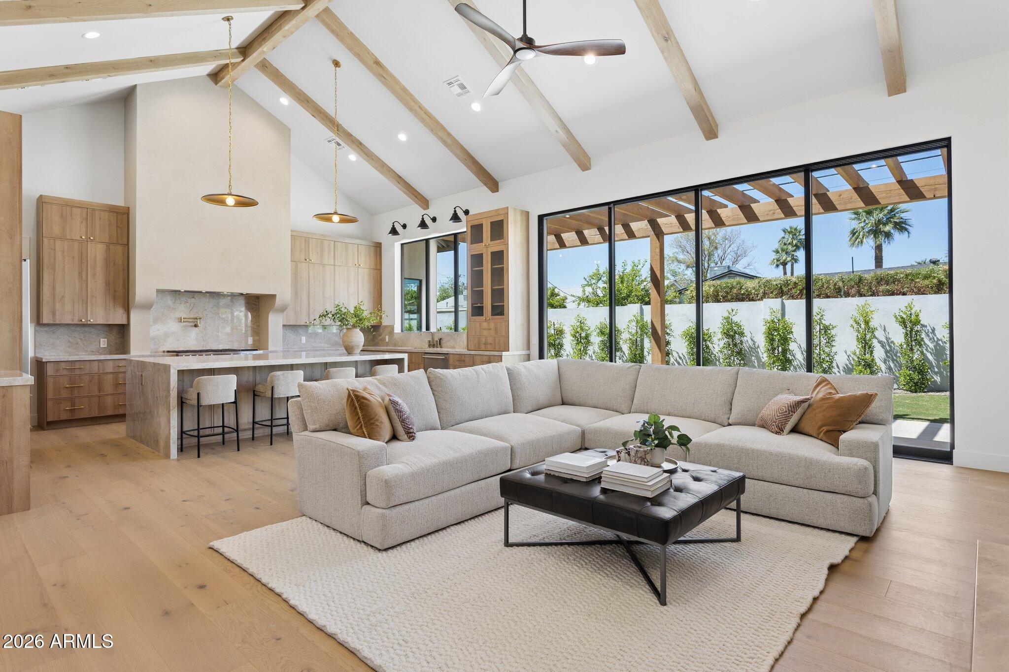 4206 E WHITTON Avenue