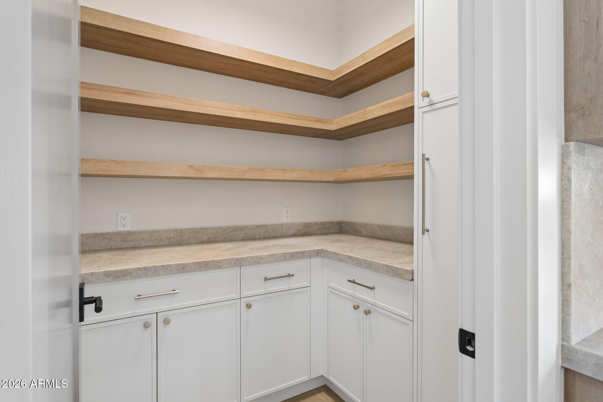 4206 E WHITTON Avenue