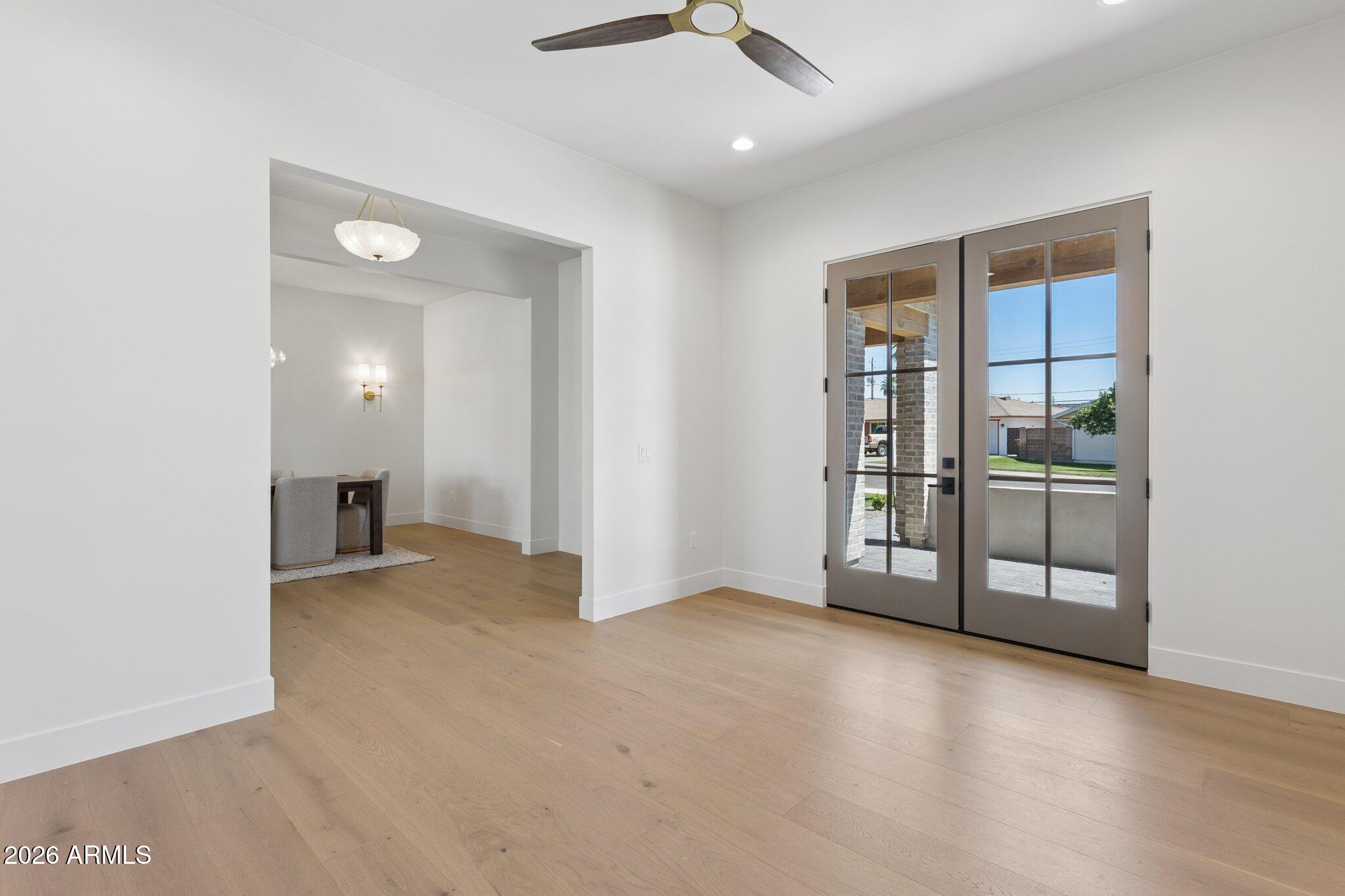 4206 E WHITTON Avenue