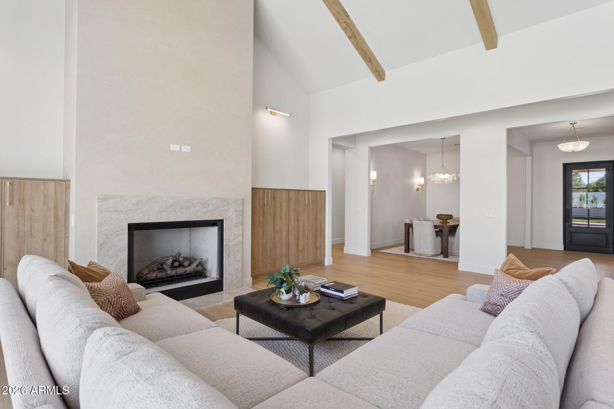 4206 E WHITTON Avenue