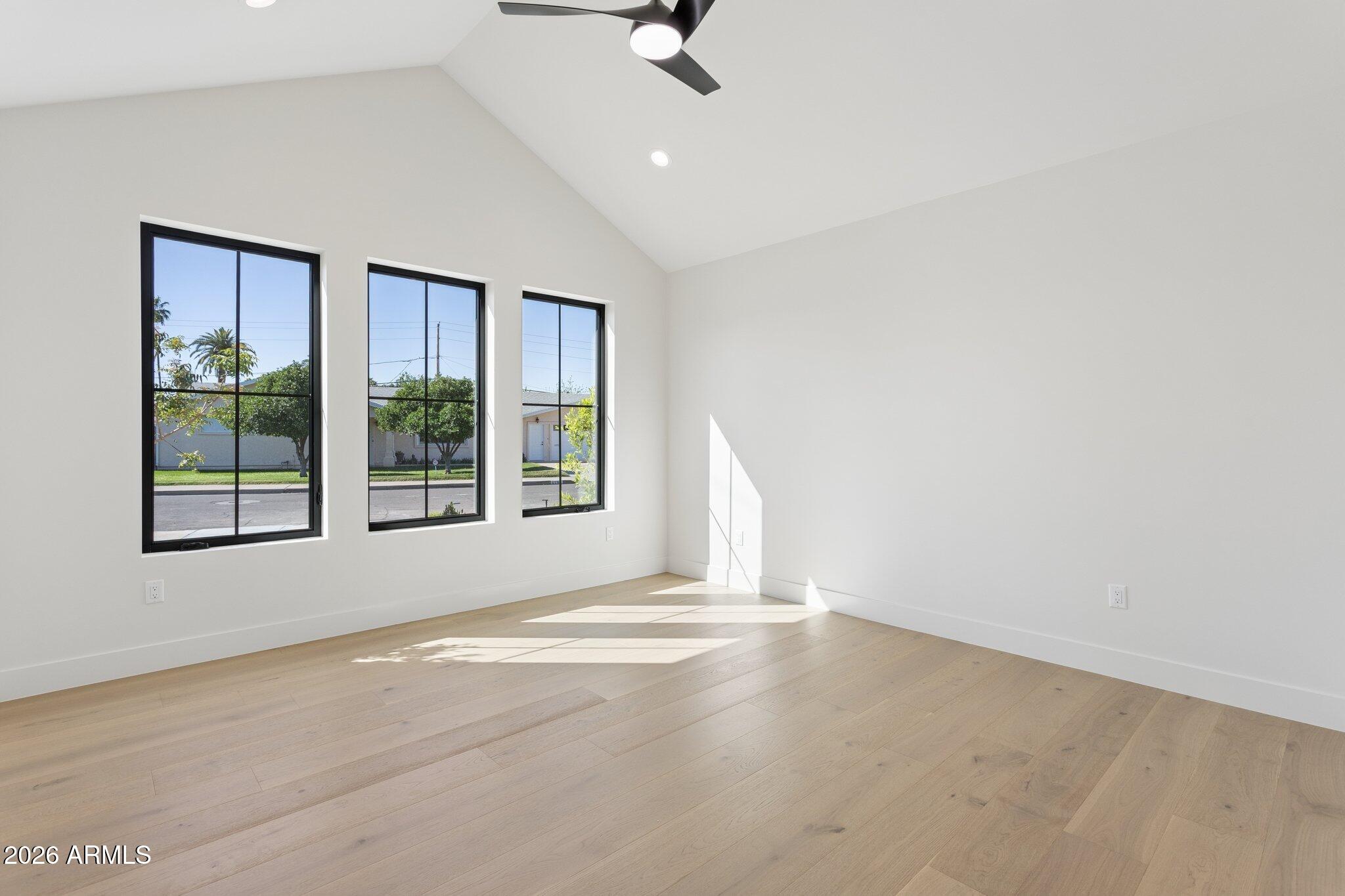 4206 E WHITTON Avenue