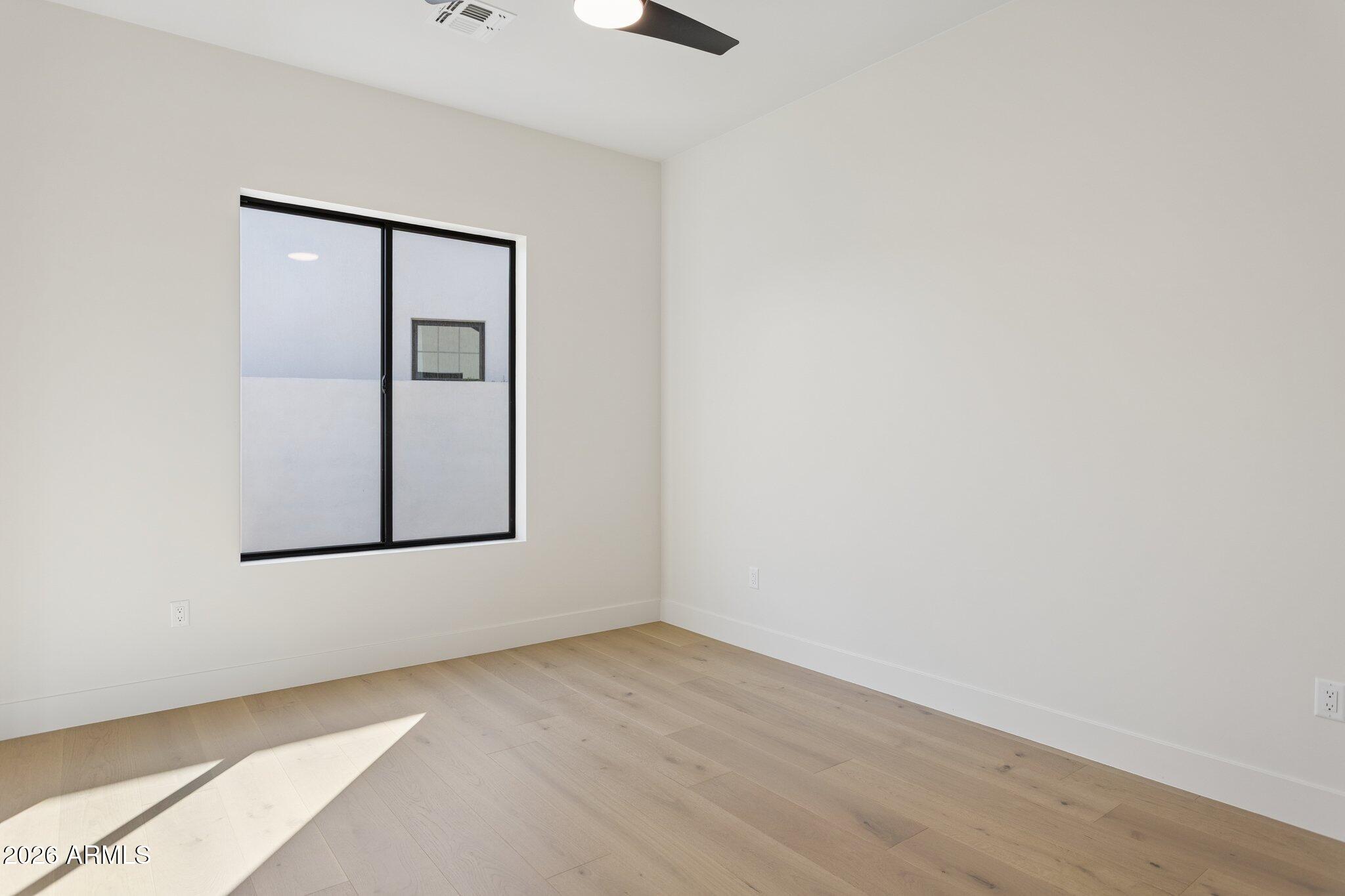 4206 E WHITTON Avenue