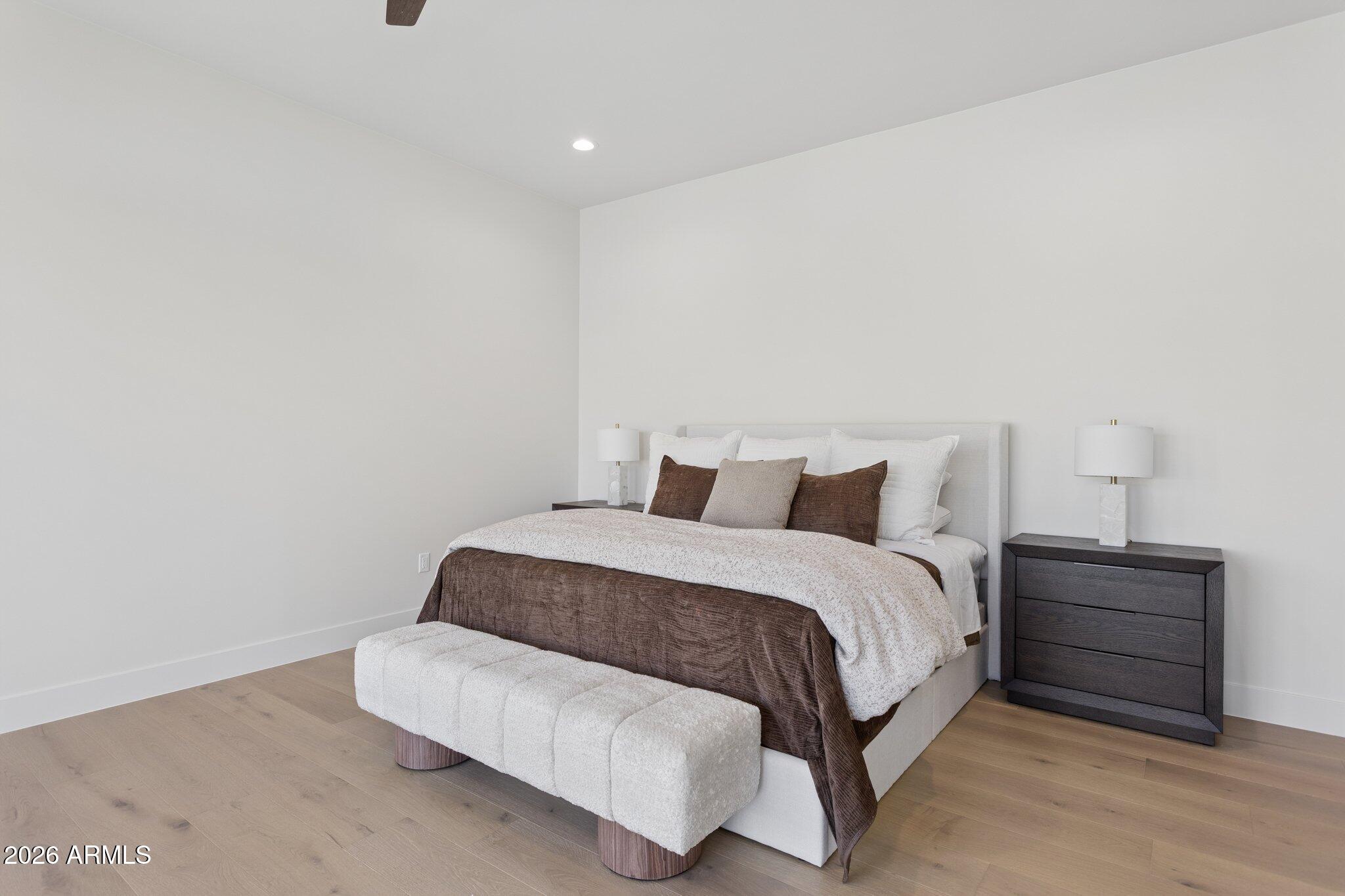 4206 E WHITTON Avenue