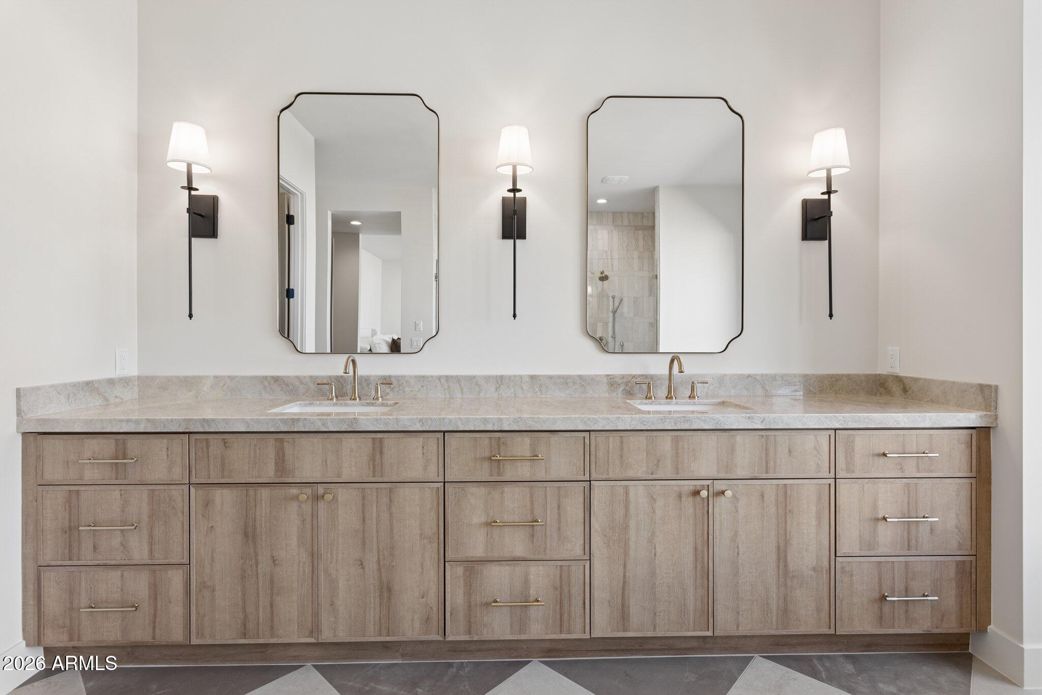 4206 E WHITTON Avenue