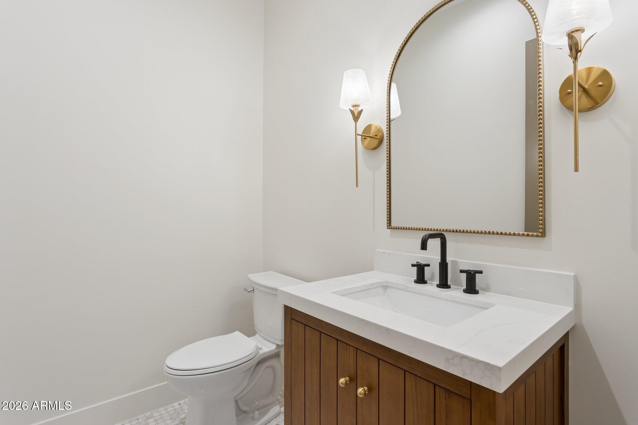 4206 E WHITTON Avenue