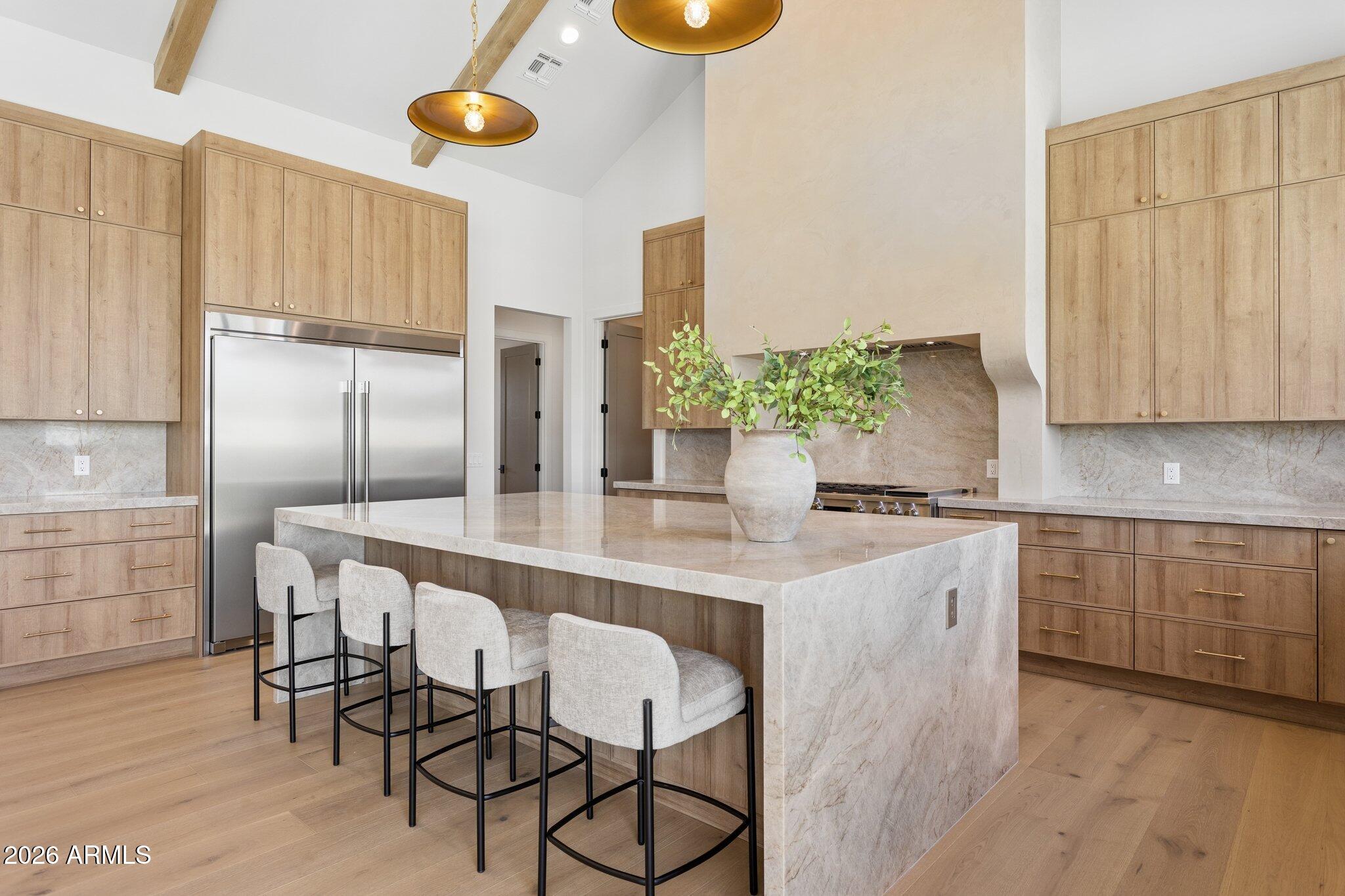 4206 E WHITTON Avenue