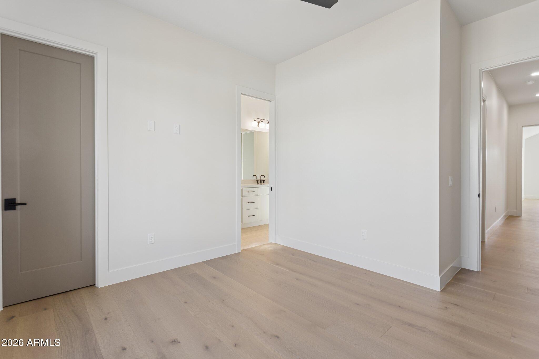 4206 E WHITTON Avenue