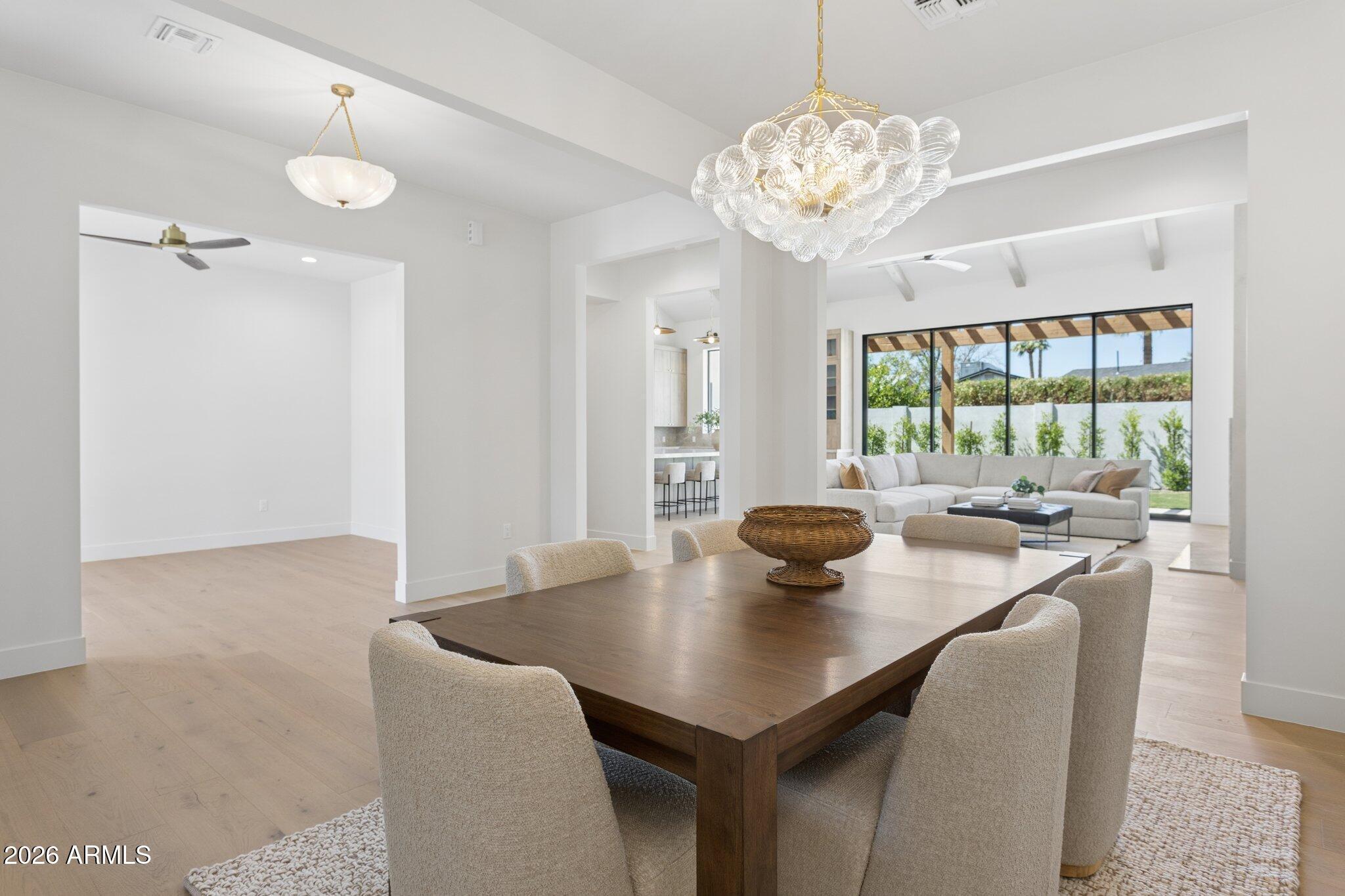 4206 E WHITTON Avenue