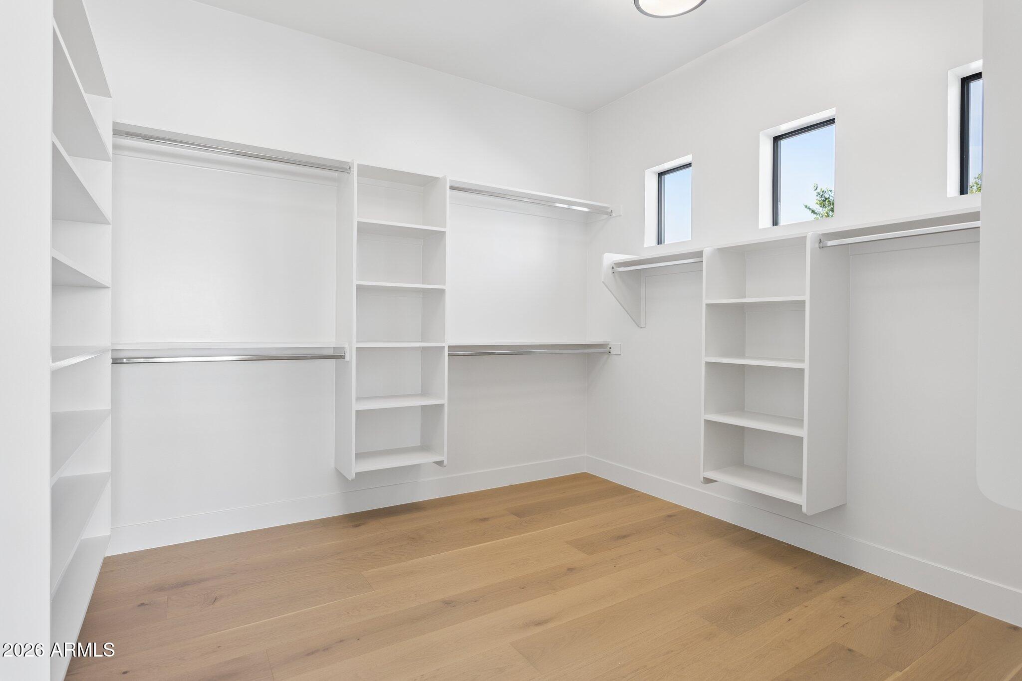 4206 E WHITTON Avenue