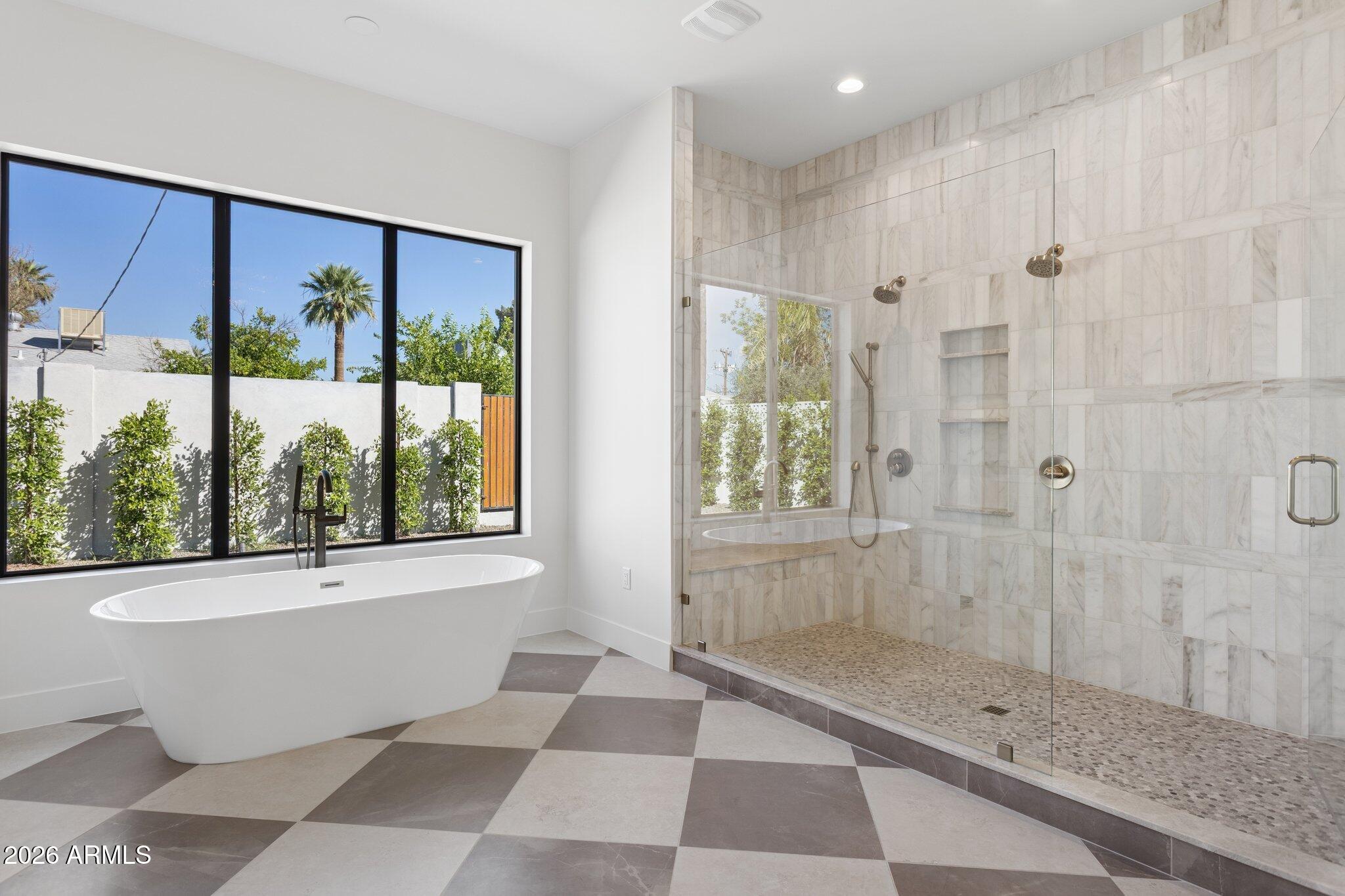 4206 E WHITTON Avenue