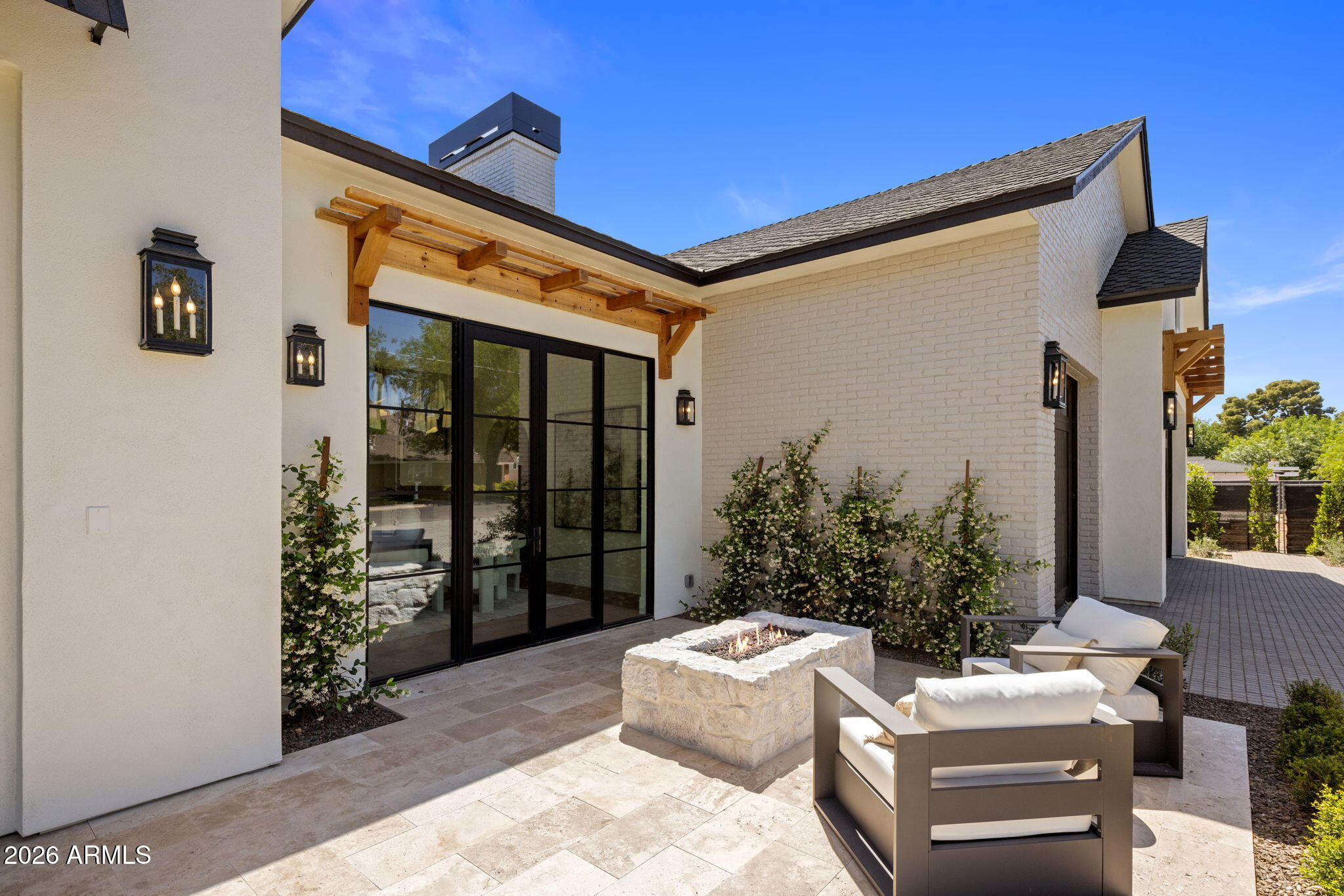 5935 E CALLE TUBERIA