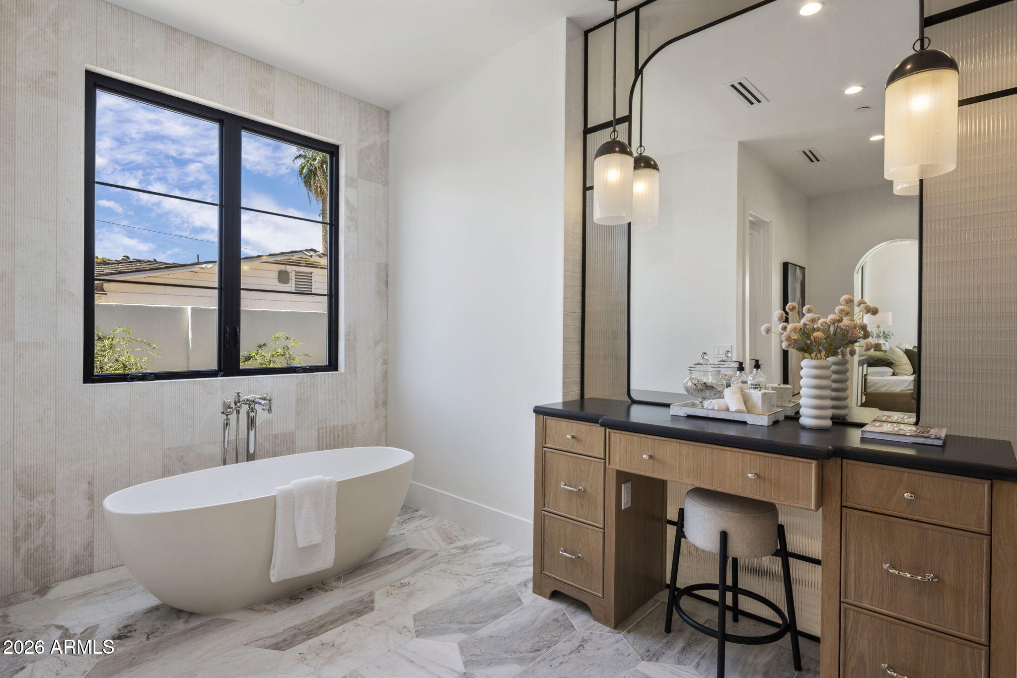 5935 E CALLE TUBERIA