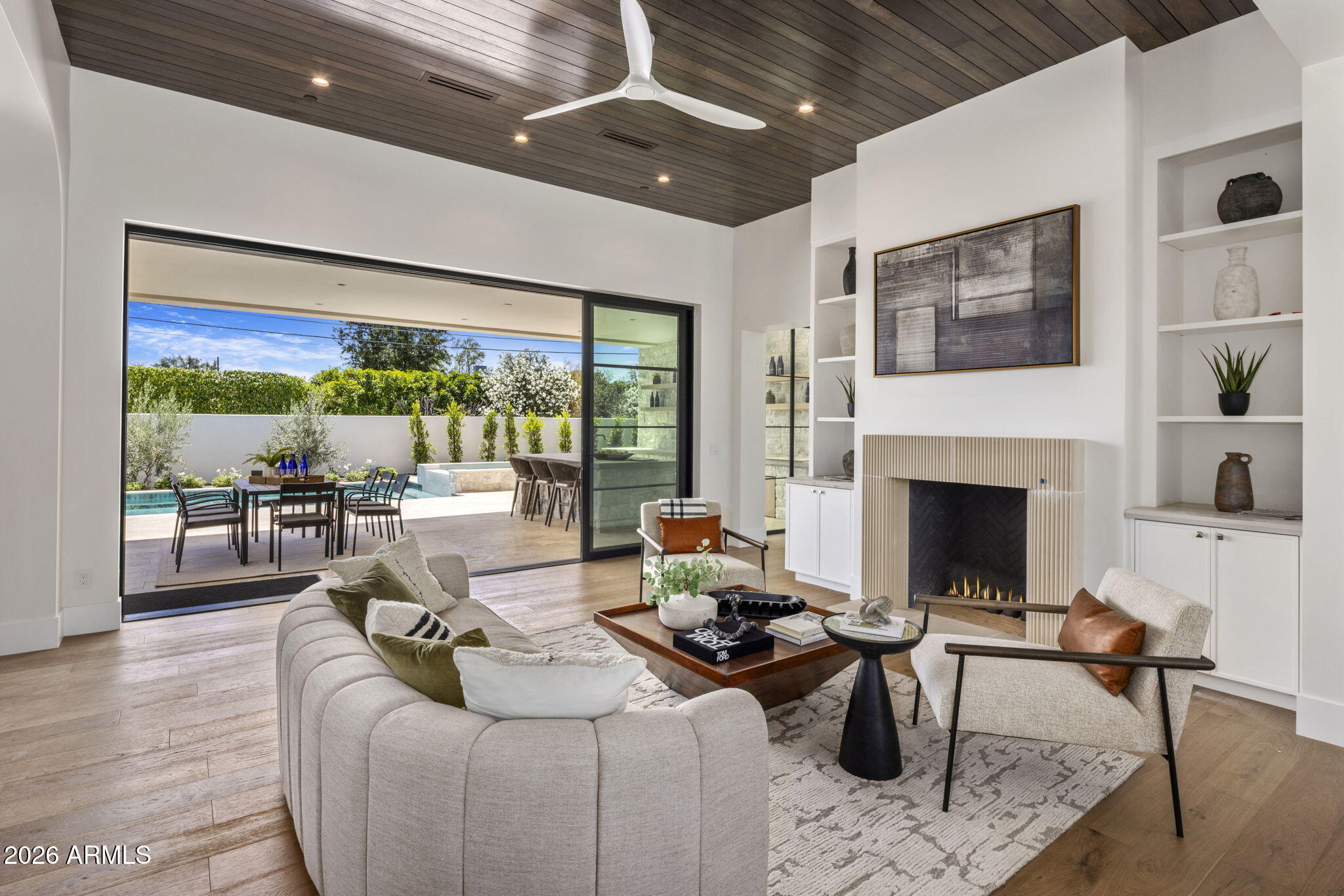 5935 E CALLE TUBERIA