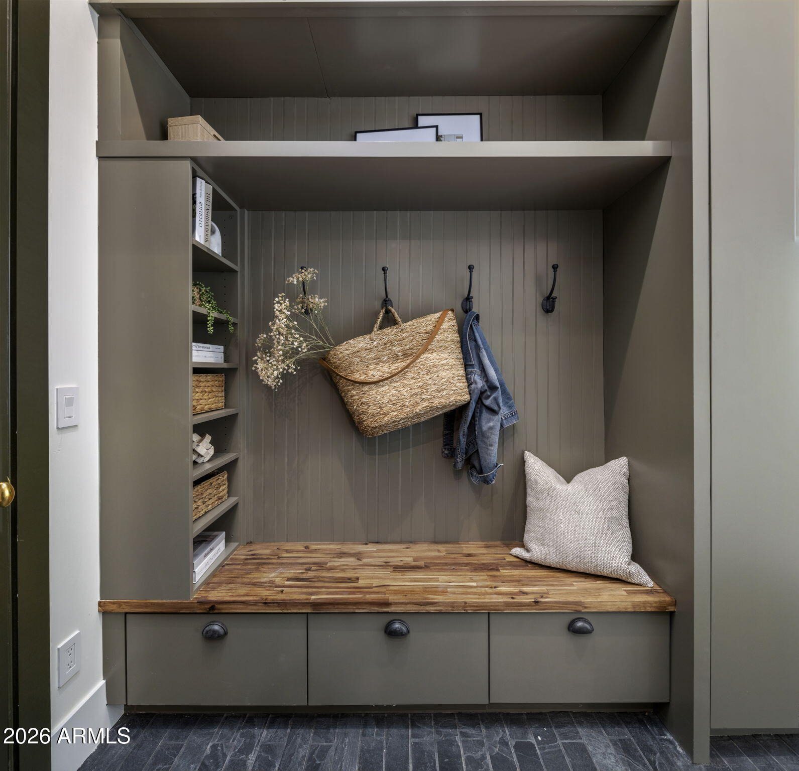 5935 E CALLE TUBERIA