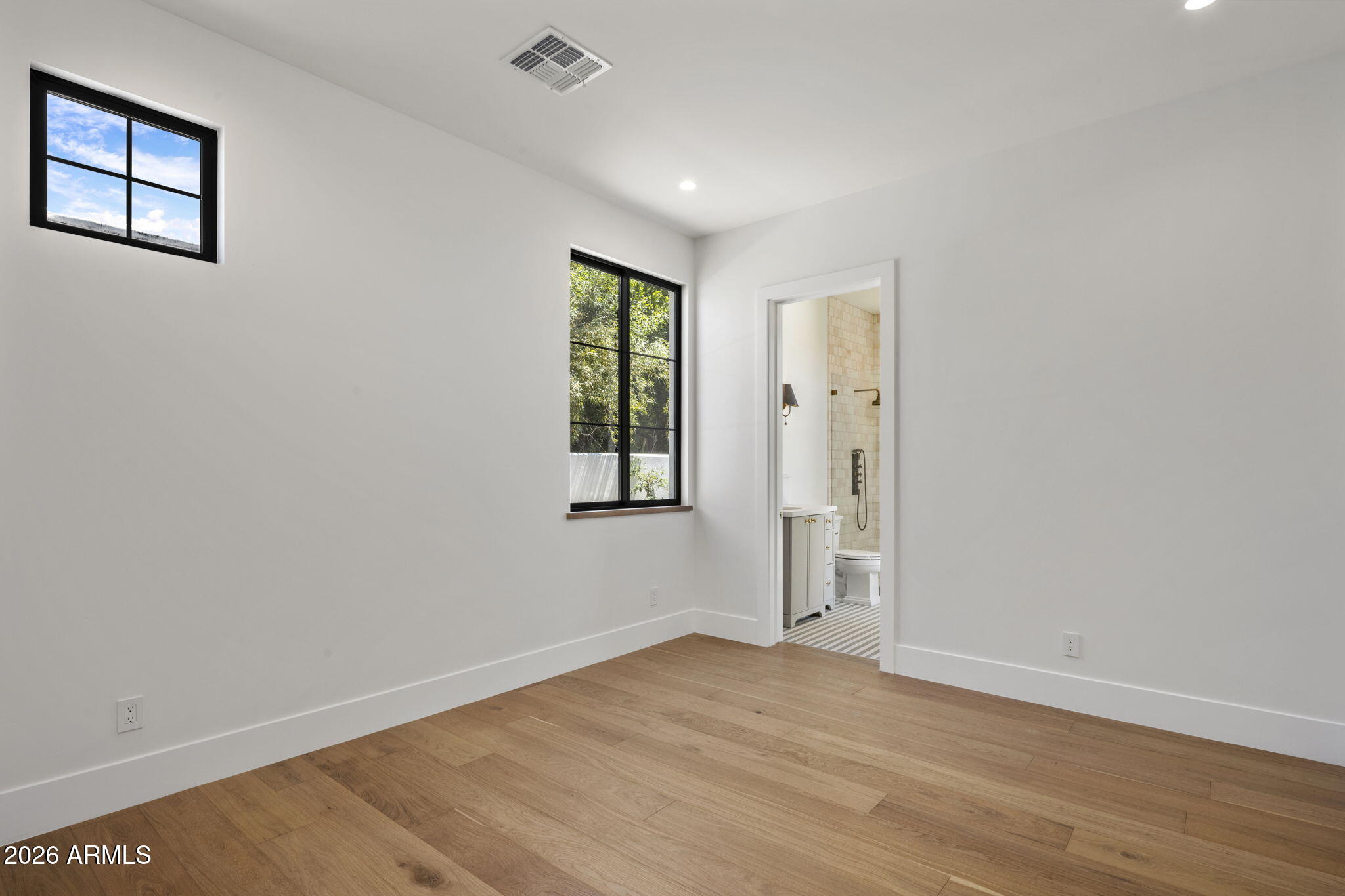 5935 E CALLE TUBERIA